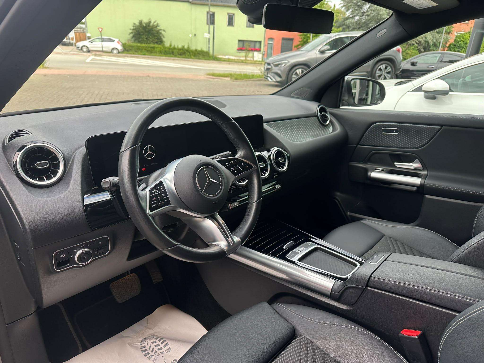 Mercedes-Benz GLA 180 GLA d Business Line