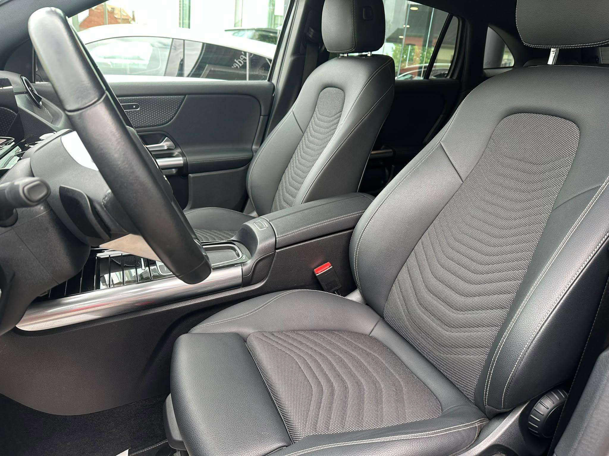 Mercedes-Benz GLA 180 GLA d Business Line