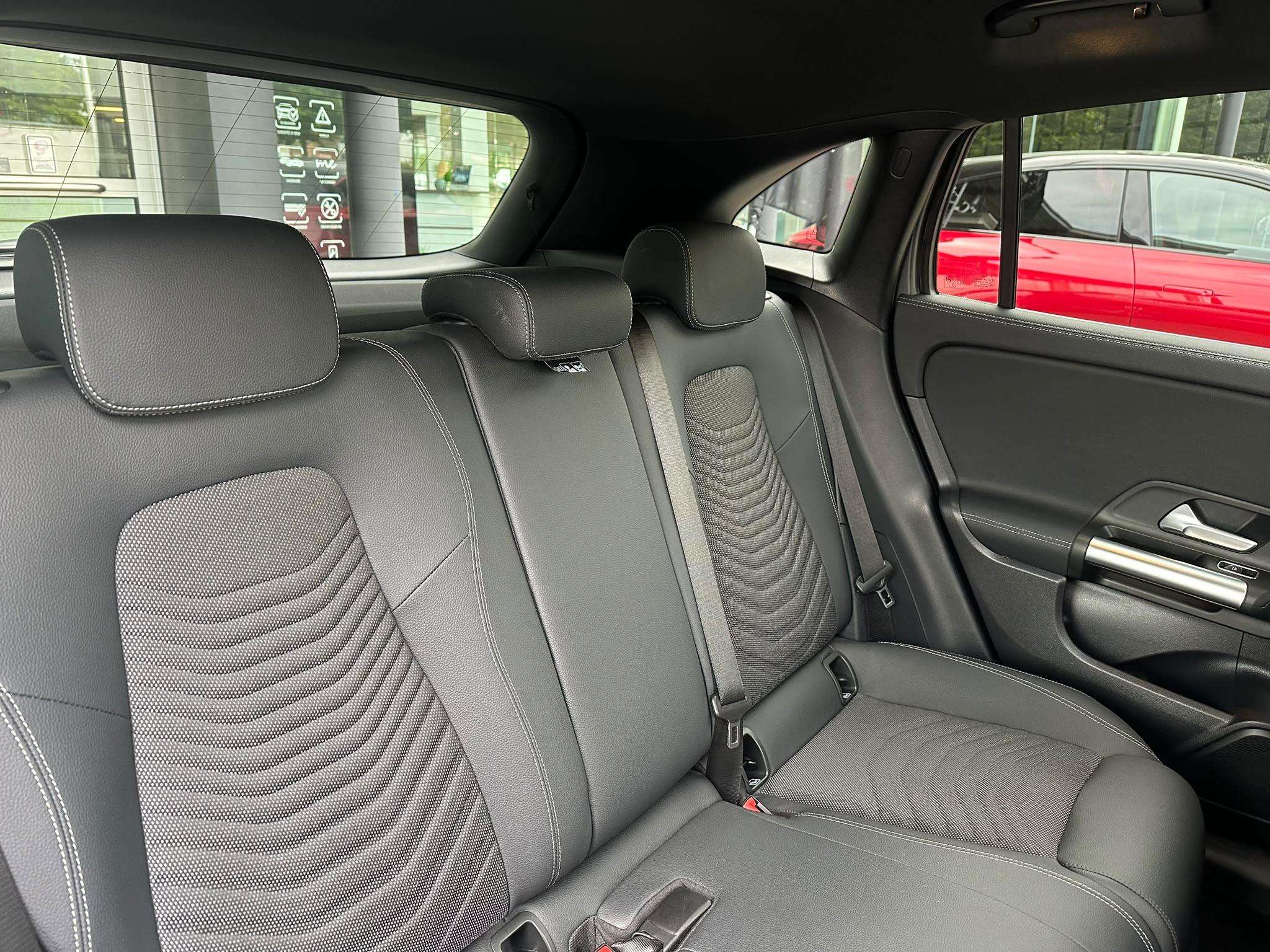 Mercedes-Benz GLA 180 GLA d Business Line