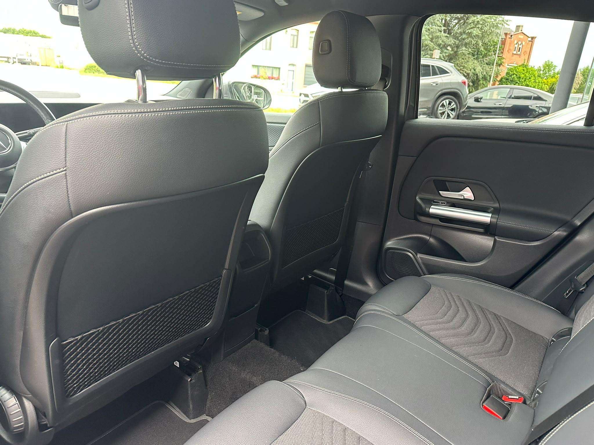 Mercedes-Benz GLA 180 GLA d Business Line