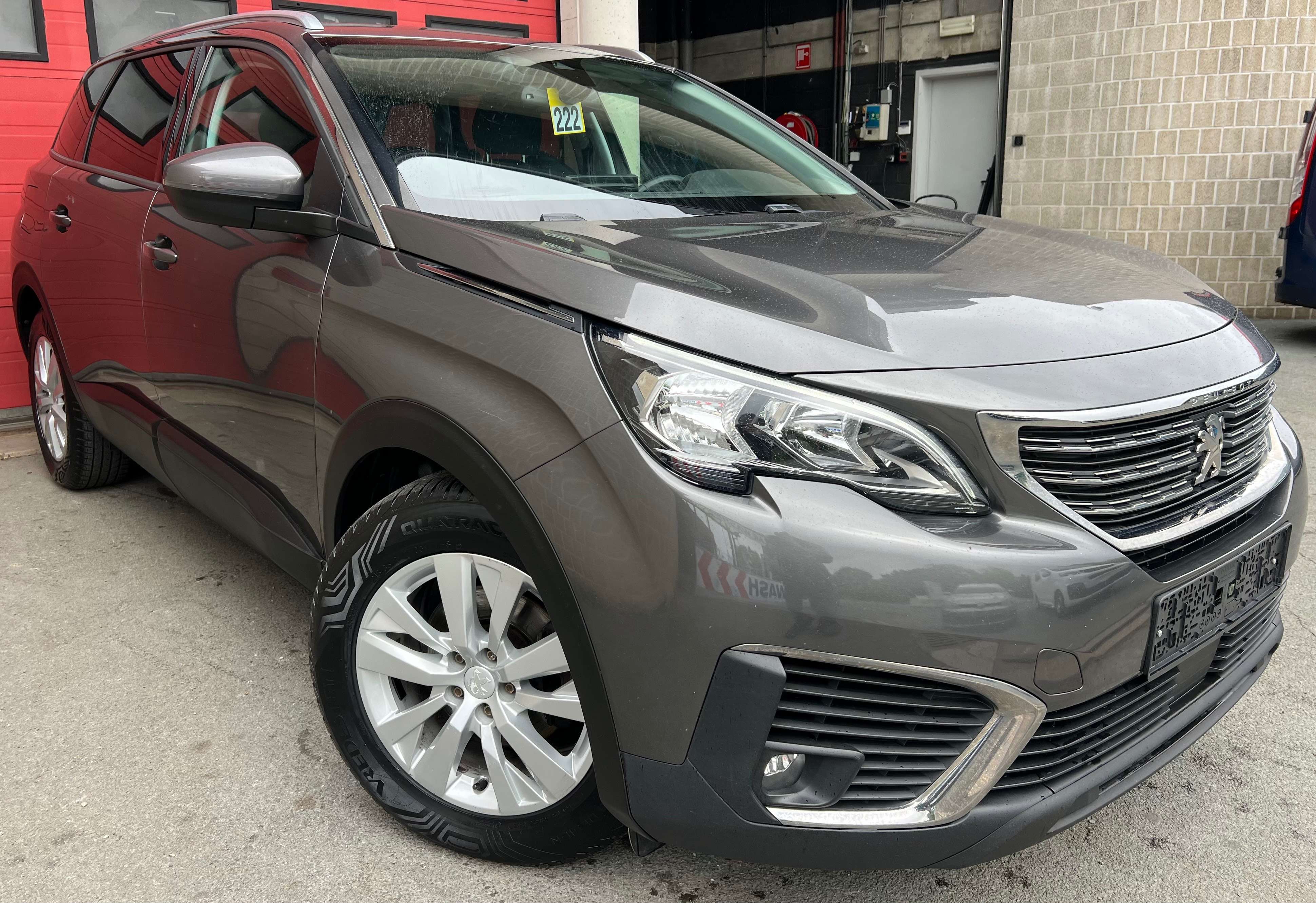 Peugeot 5008 1.6 BlueHDi Active / 7 PL (10.289 € HTVA)