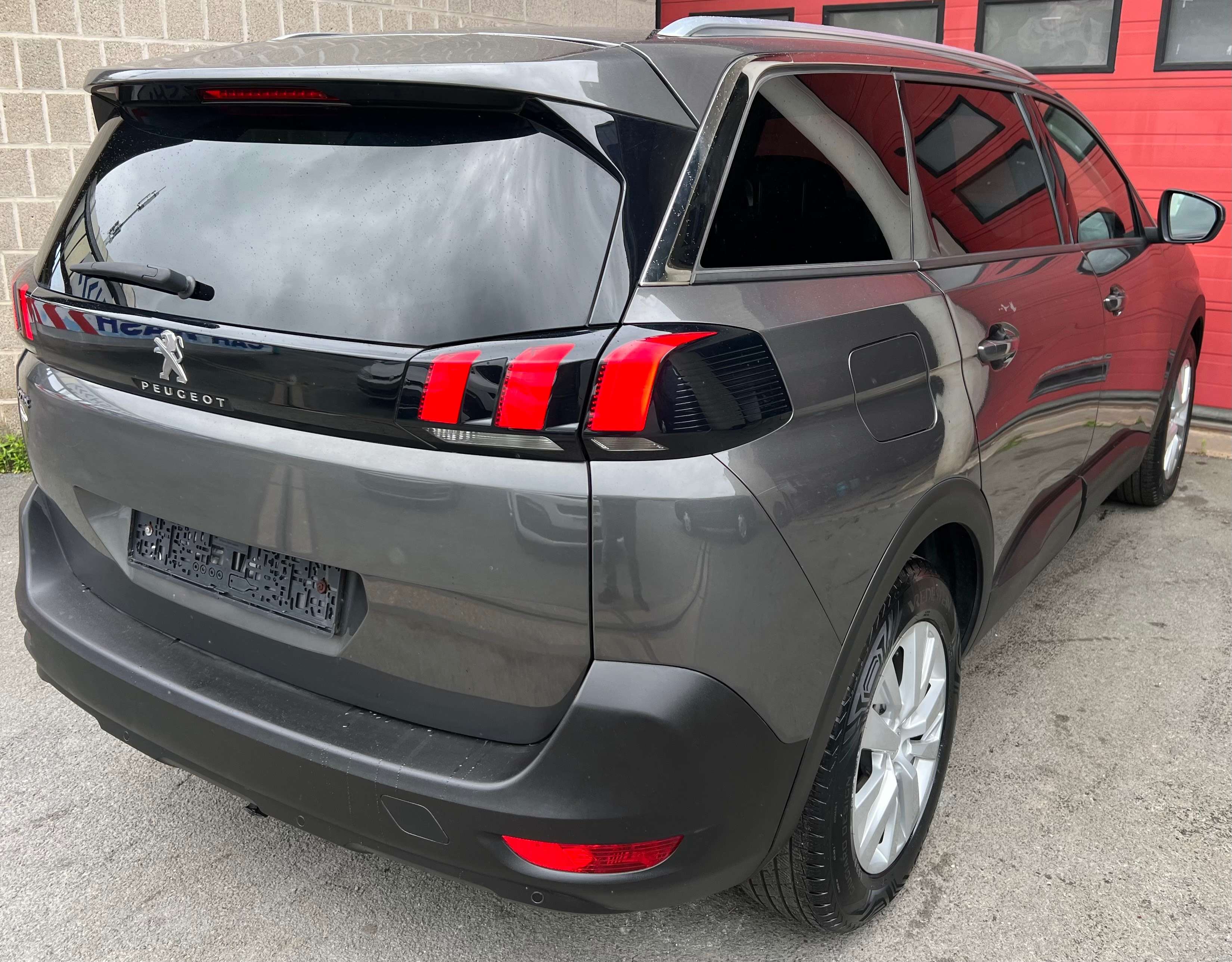 Peugeot 5008 1.6 BlueHDi Active / 7 PL (10.289 € HTVA)
