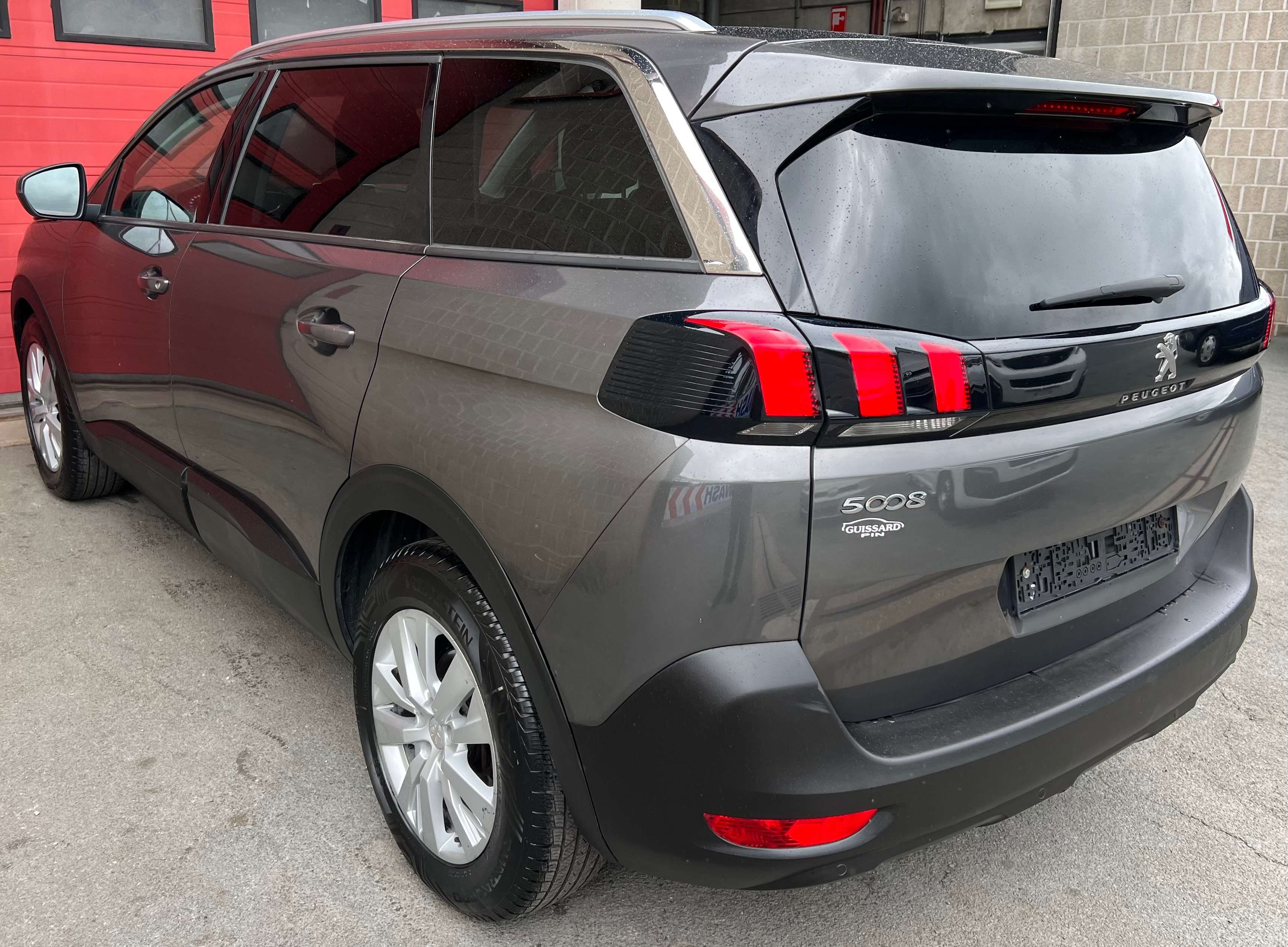 Peugeot 5008 1.6 BlueHDi Active / 7 PL (10.289 € HTVA)