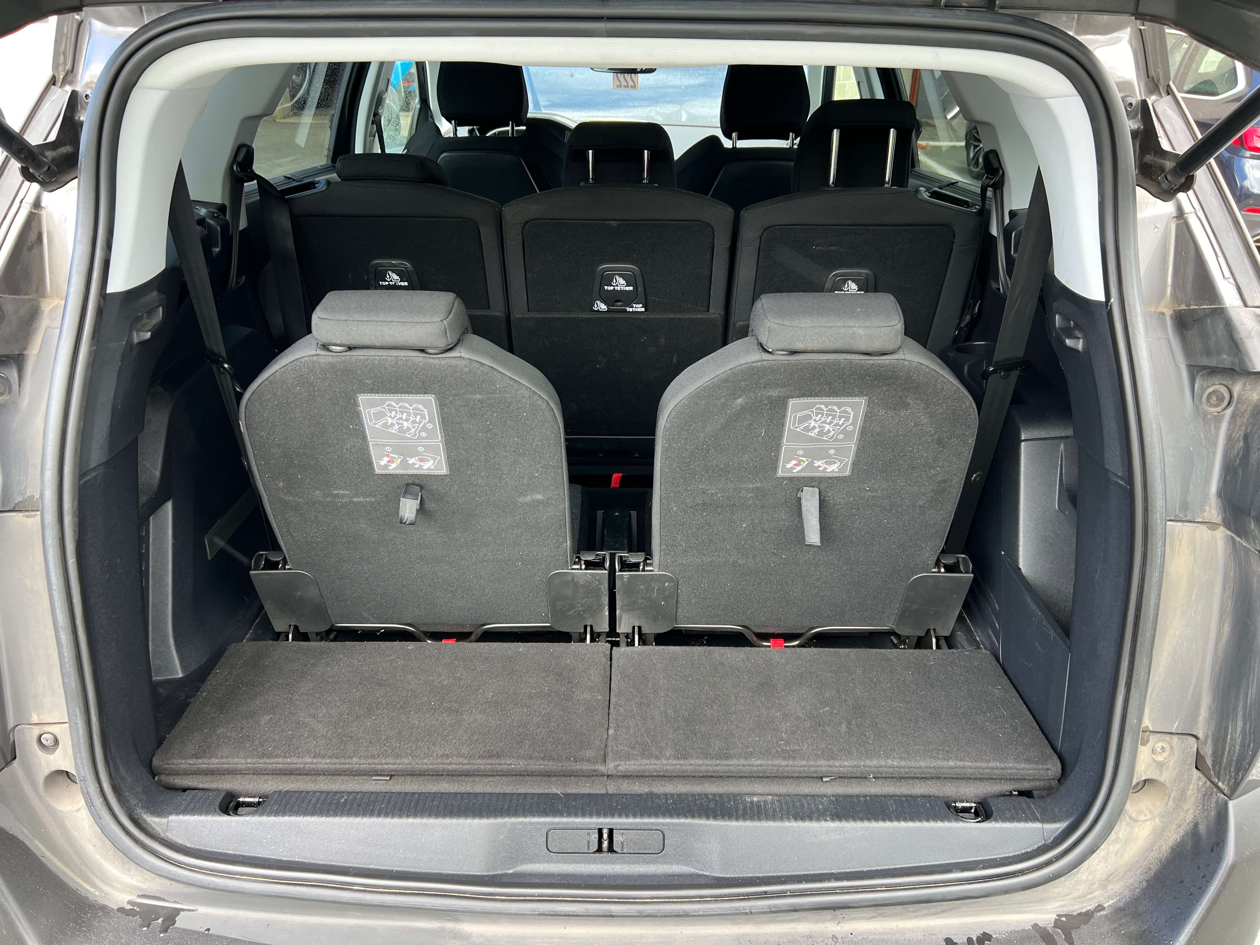 Peugeot 5008 1.6 BlueHDi Active / 7 PL (10.289 € HTVA)