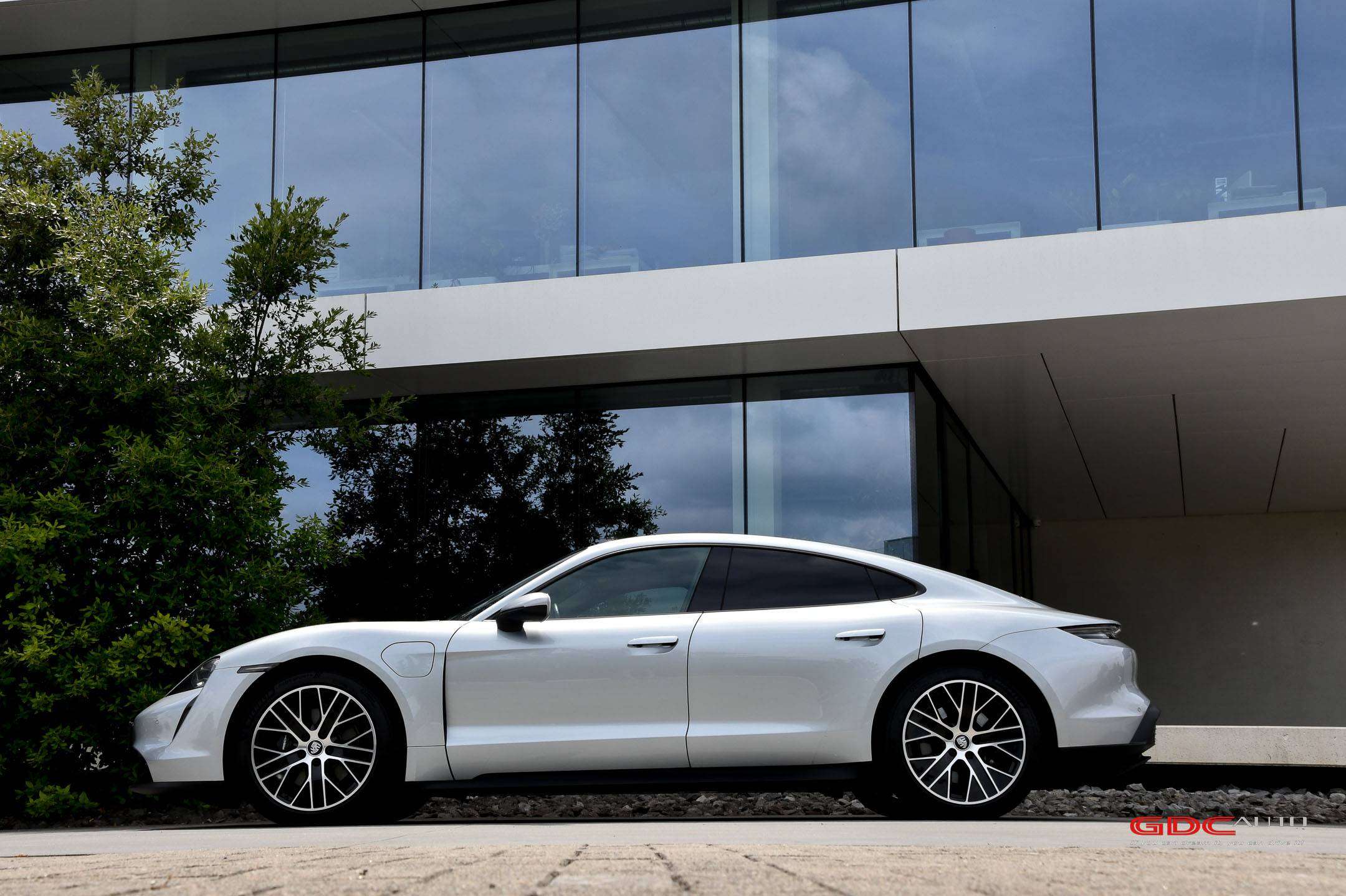 Porsche Taycan Taycan l Zetelverwarming l Panodak l Adaptive Cruise Control