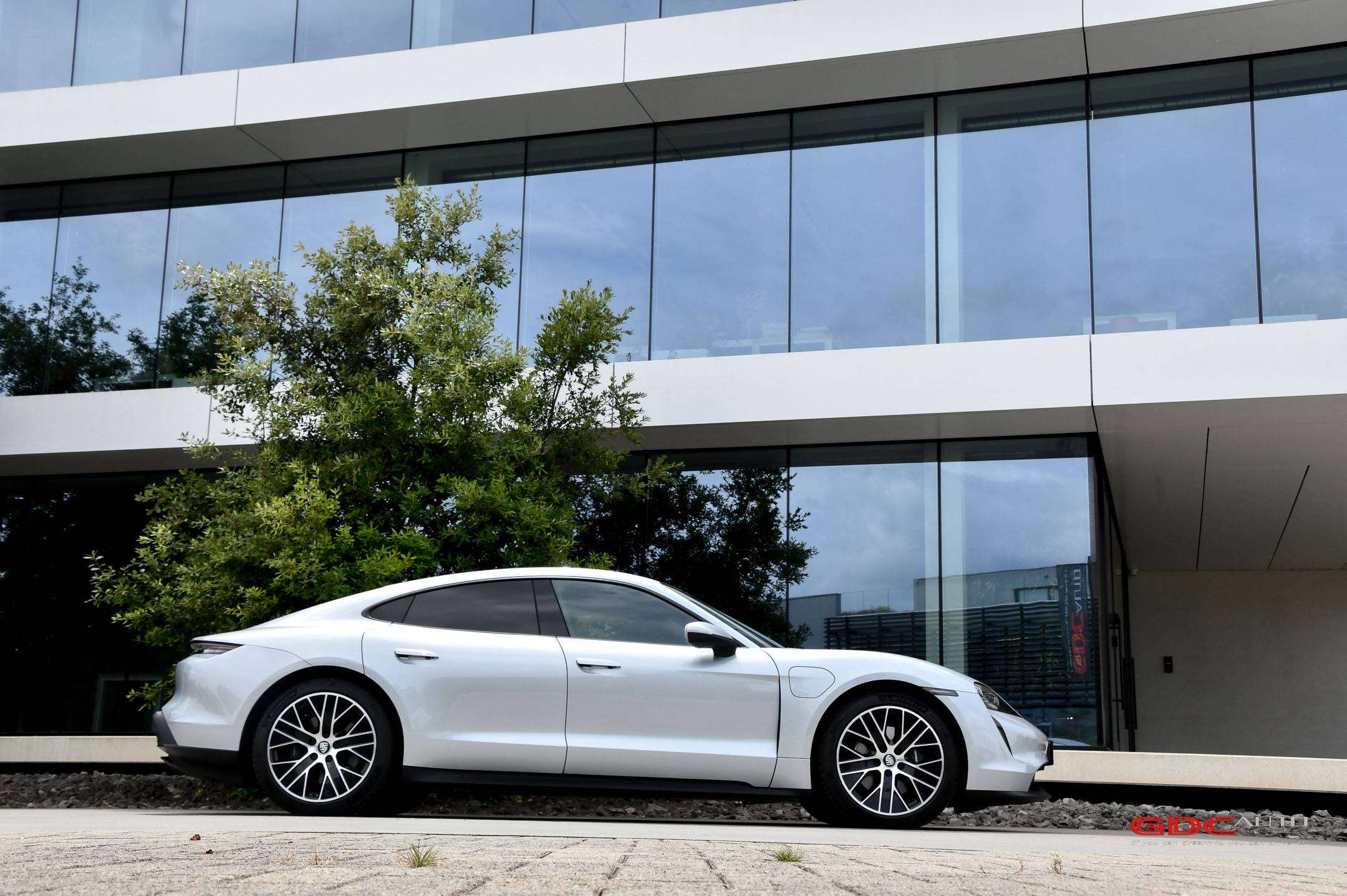 Porsche Taycan Taycan l Zetelverwarming l Panodak l Adaptive Cruise Control