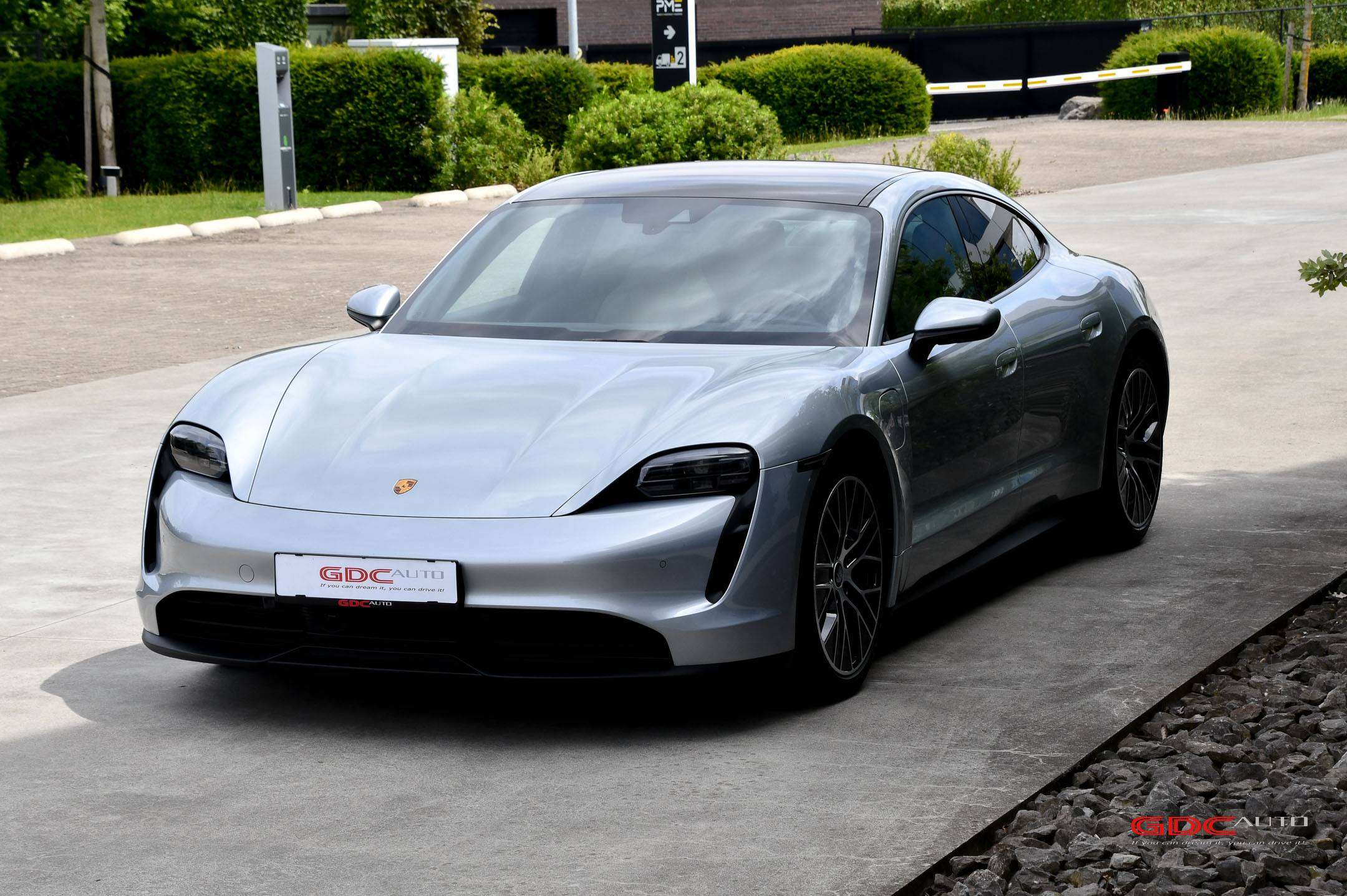 Porsche Taycan Taycan l Zetelverwarming l Panodak l Adaptive Cruise Control