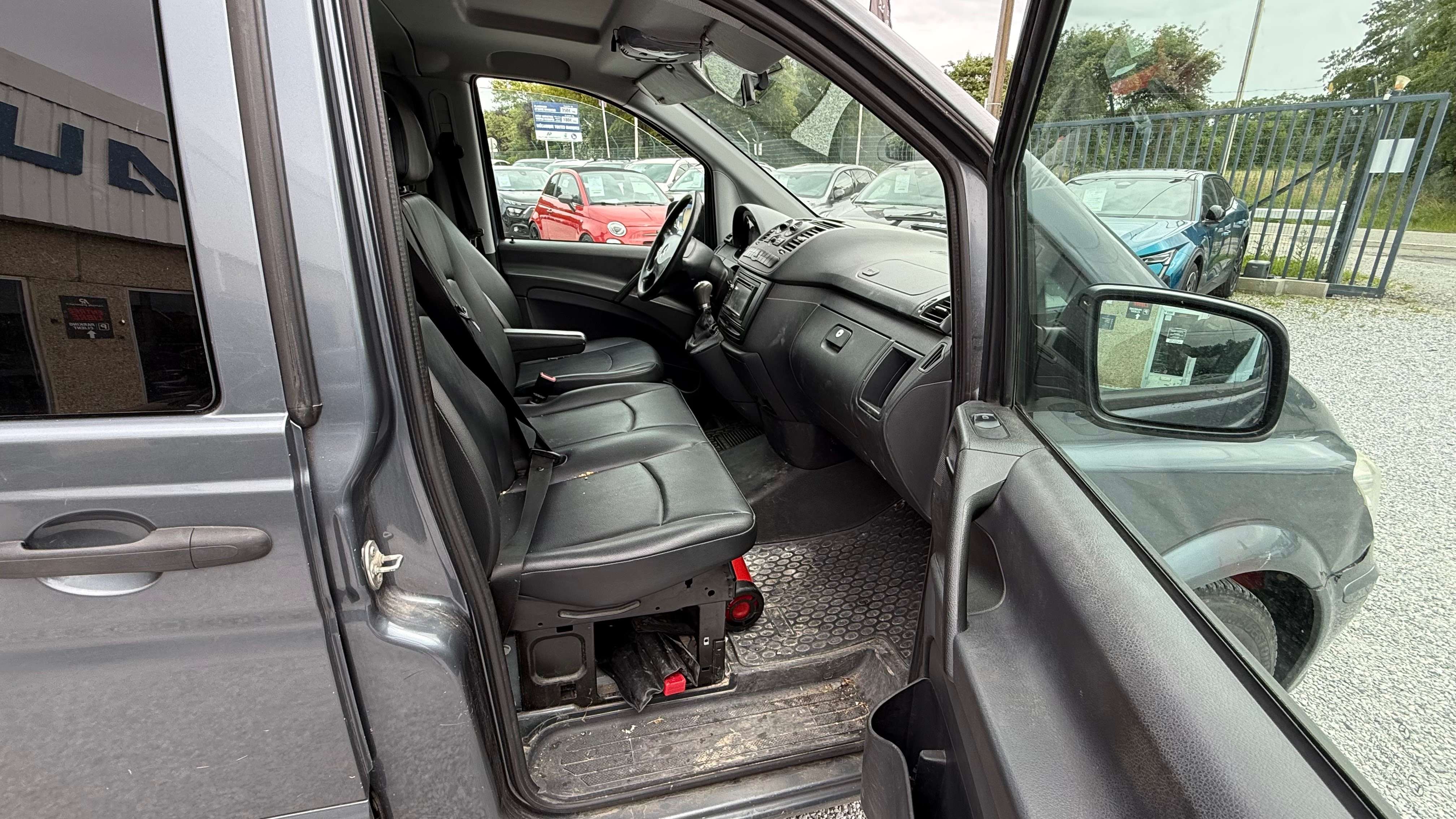Mercedes-Benz Vito Vito 3.0 CDI V6 6 PLACES NAVI CUIR VENTE PROFESSIONNEL