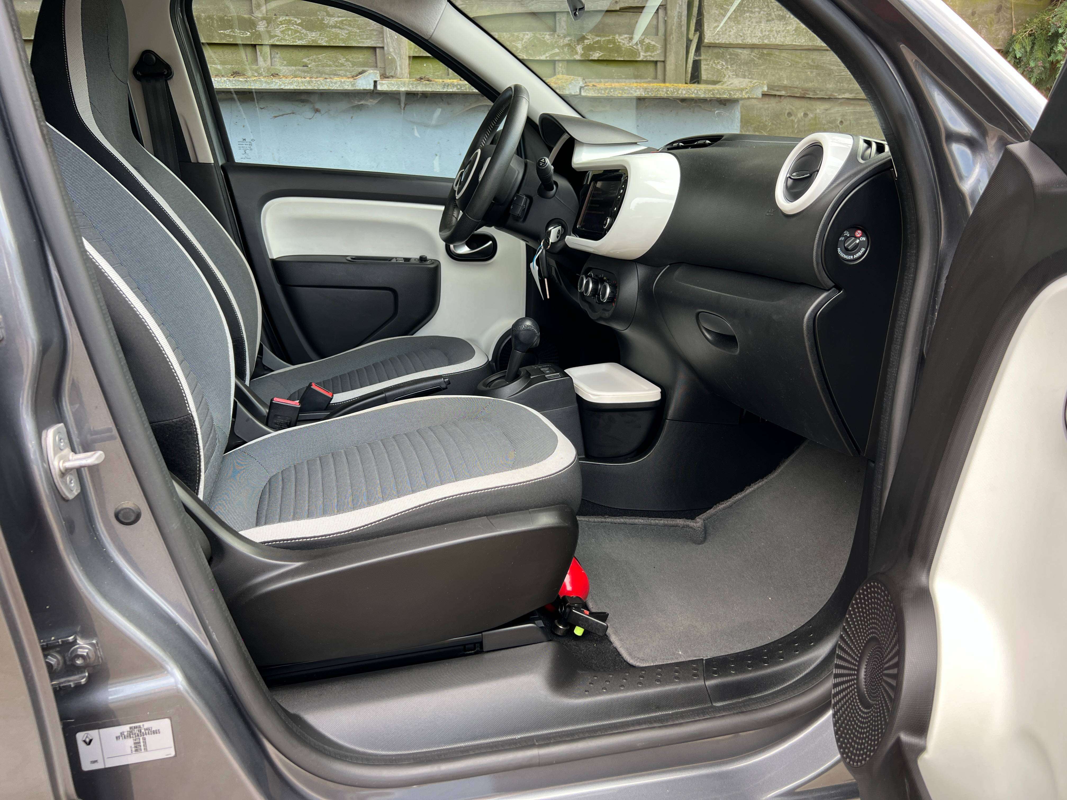 Renault Twingo 0.9 TCe Intens EDC Automatique ( airco navigation camera ect)