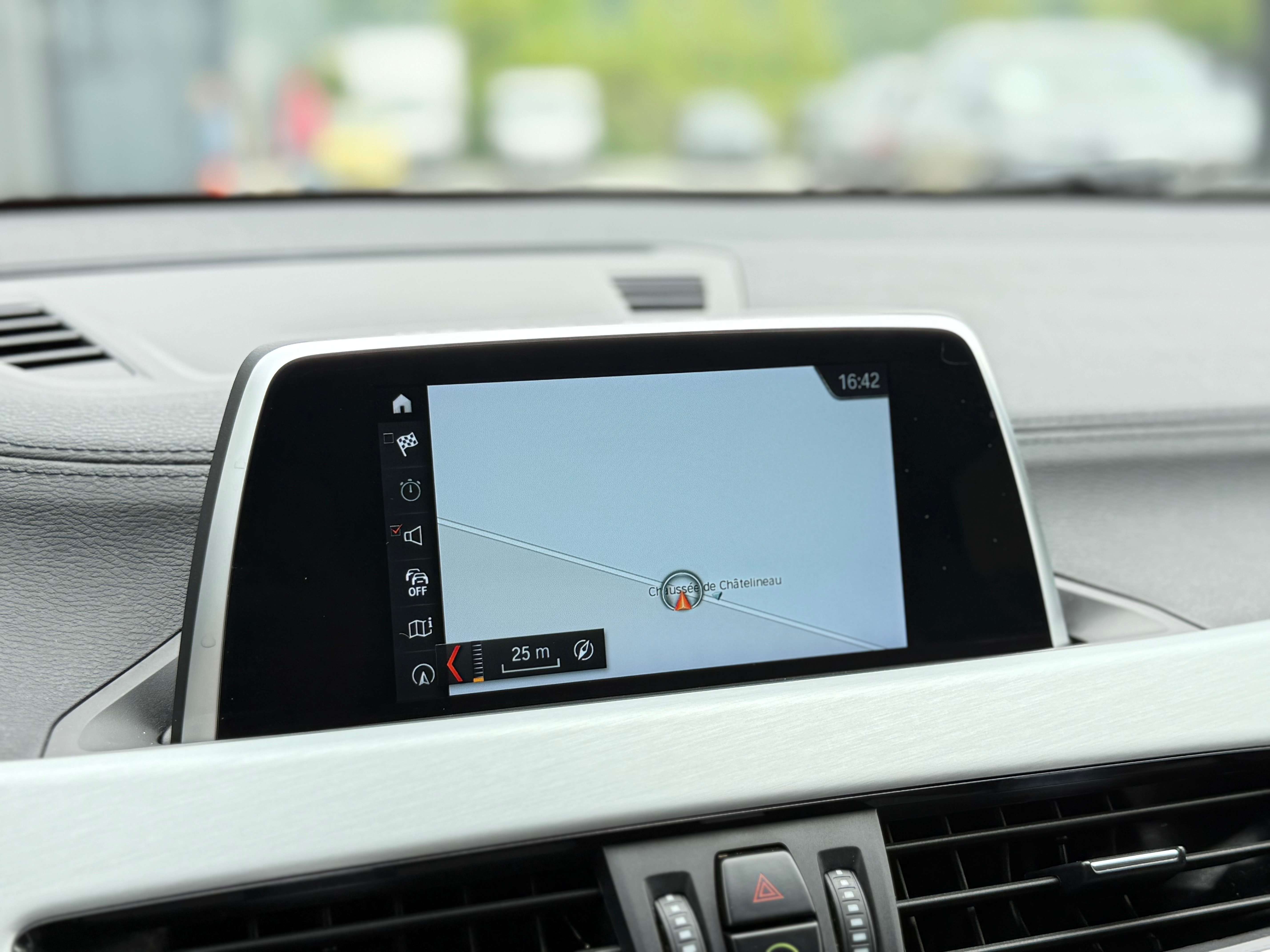 BMW X2 1.5iA sDrive18 PACK M - NAVIGATION - FRONT ASSIST - PARK ASSIST - GARANTIE 12MOIS