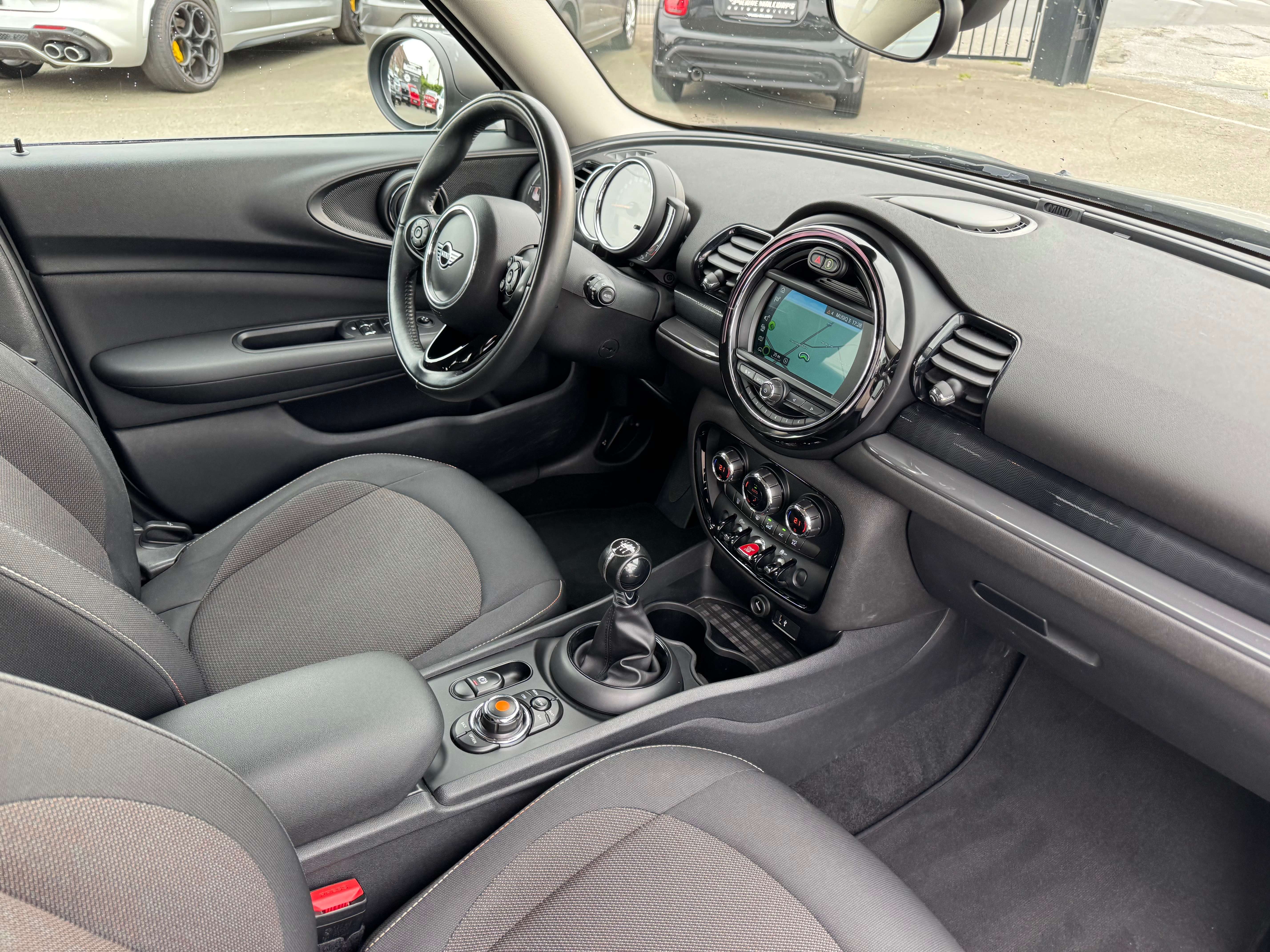 MINI One Clubman 1.5 OPF / NAV / AIRCO / CARPLAY / CRUISE / 19"