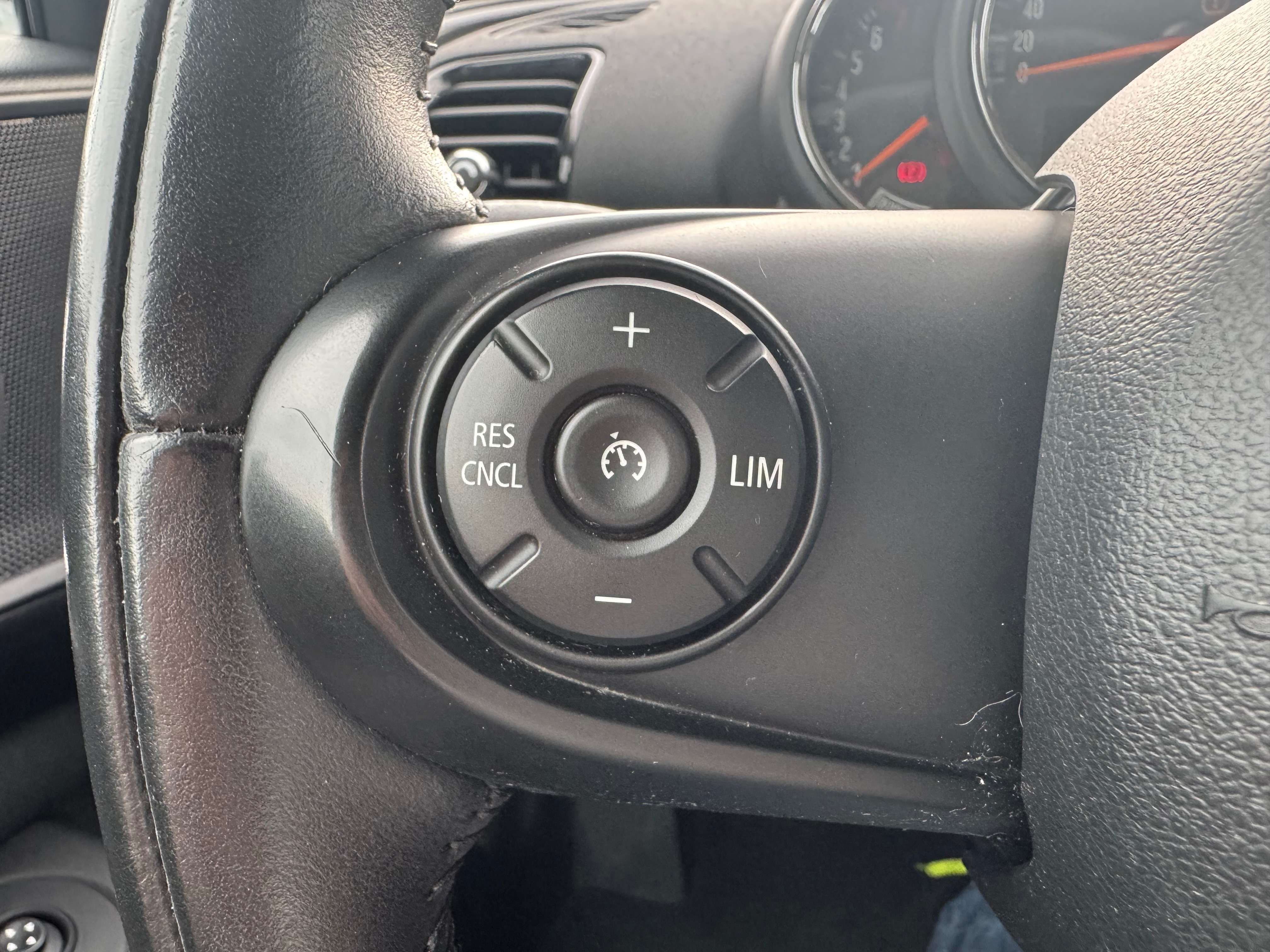 MINI One Clubman 1.5 OPF / NAV / AIRCO / CARPLAY / CRUISE / 19"