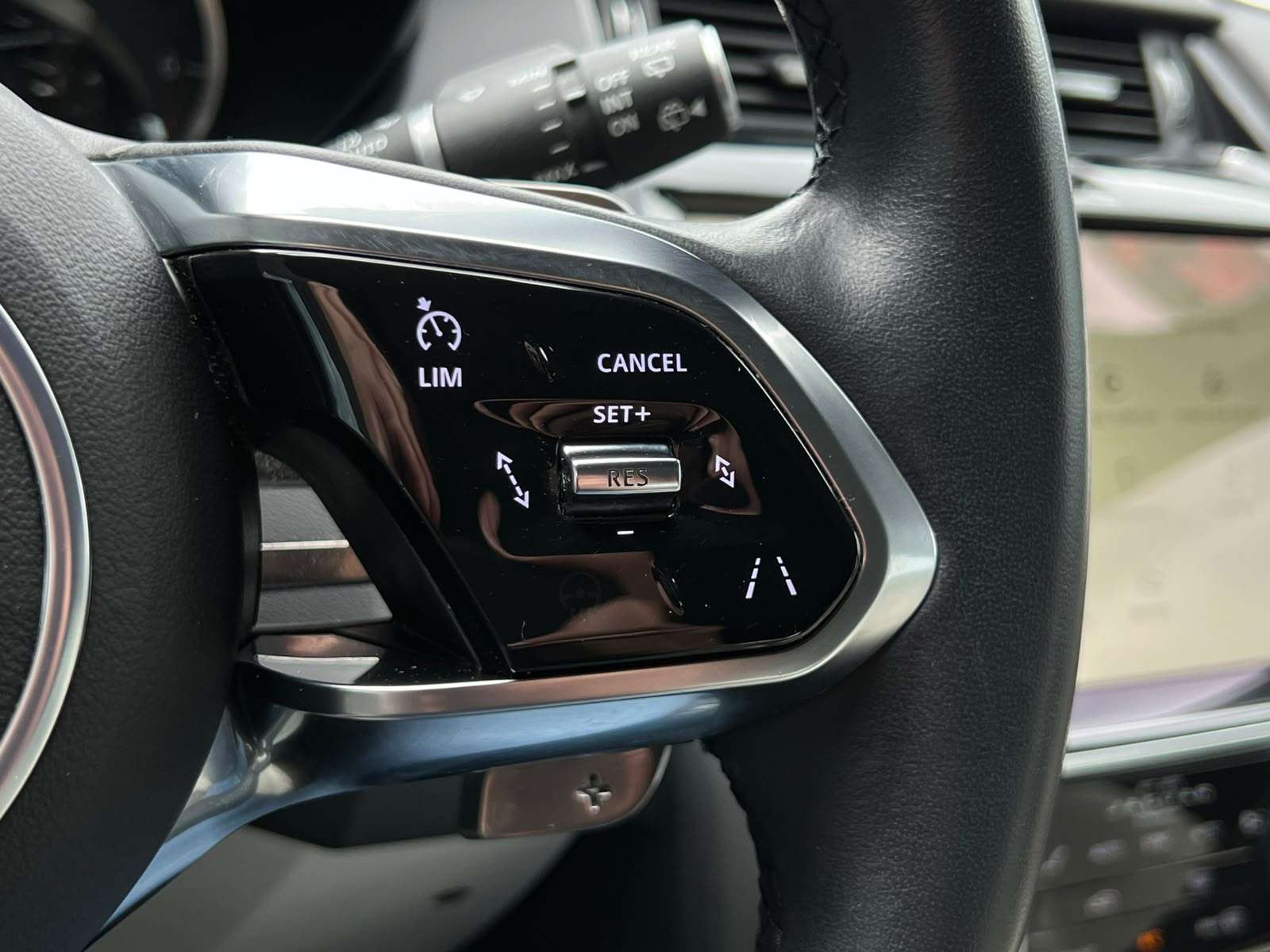 Jaguar E-Pace E-Pace 1.5 T MHEV P160 GARANTI PANO CUIR CARPLAY
