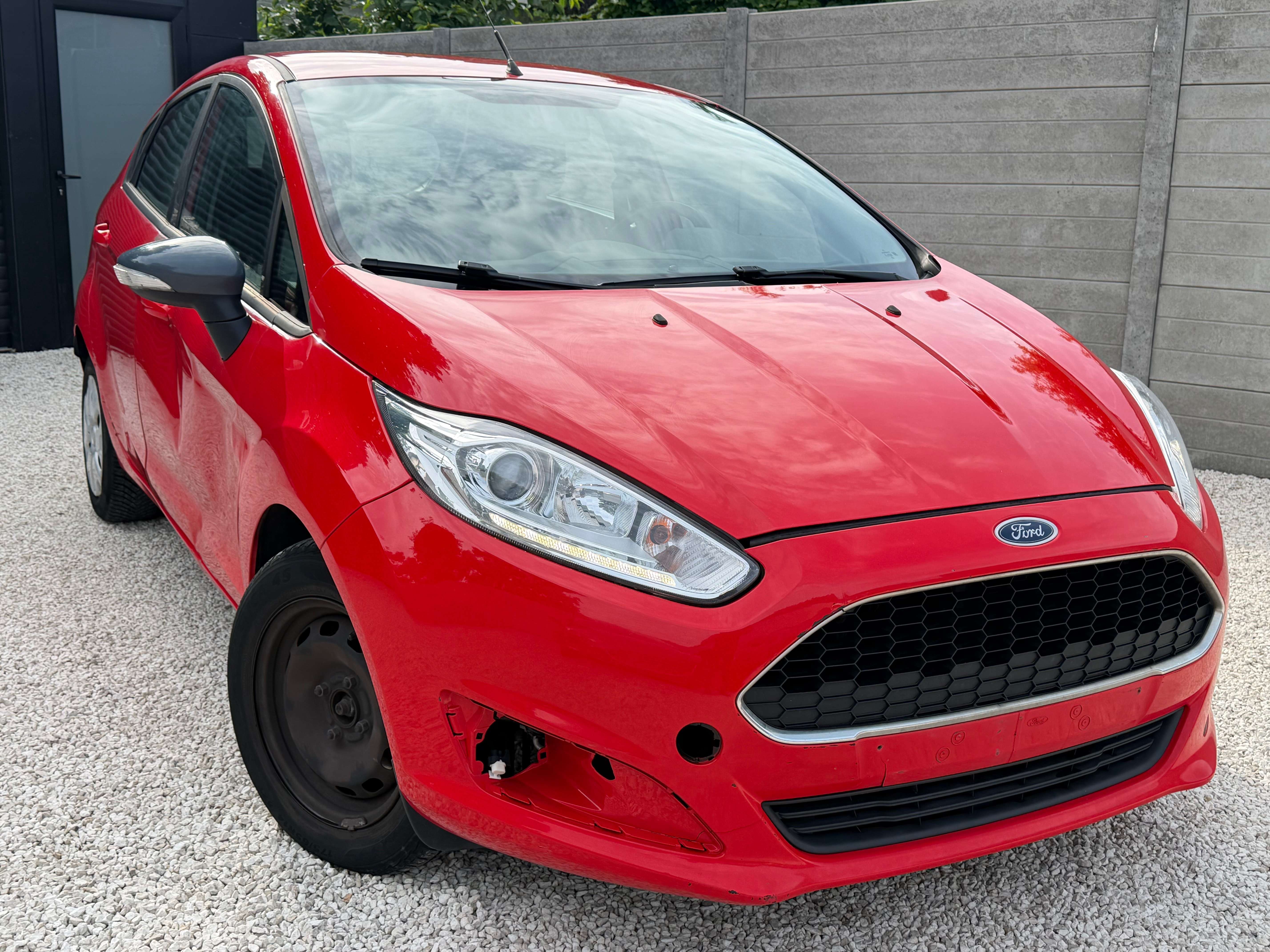 Ford Fiesta Fiesta 1.5 TDCi EURO 6 B / AIRCO / LED / 5 PORTES / DEGAT CARROSSERIE