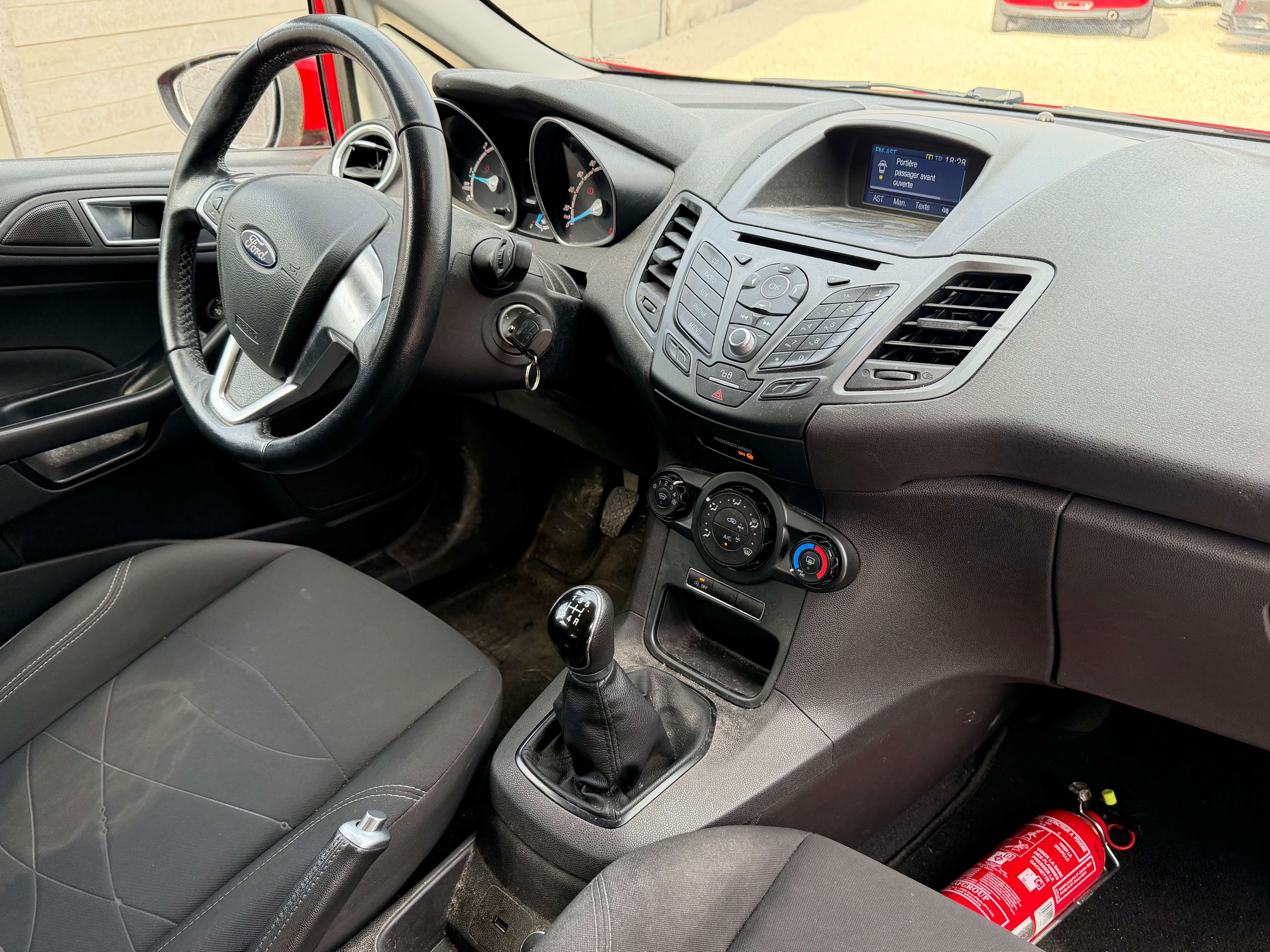 Ford Fiesta Fiesta 1.5 TDCi EURO 6 B / AIRCO / LED / 5 PORTES / DEGAT CARROSSERIE