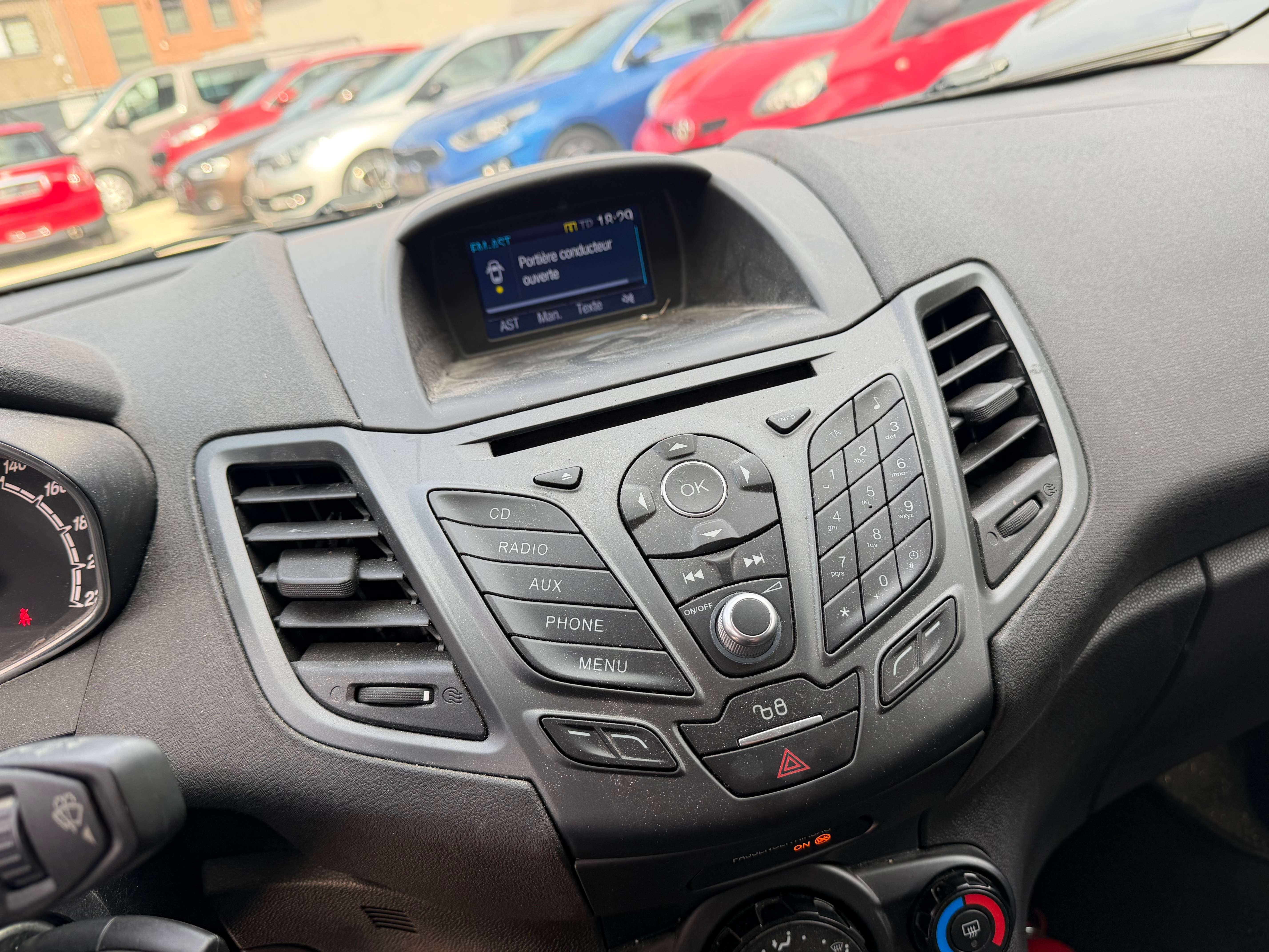 Ford Fiesta Fiesta 1.5 TDCi EURO 6 B / AIRCO / LED / 5 PORTES / DEGAT CARROSSERIE