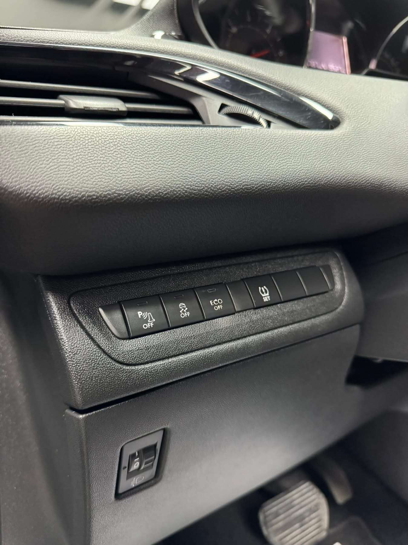 Peugeot 208 208 1.4 HDi "Boîte Auto" 12 mois de garantie**