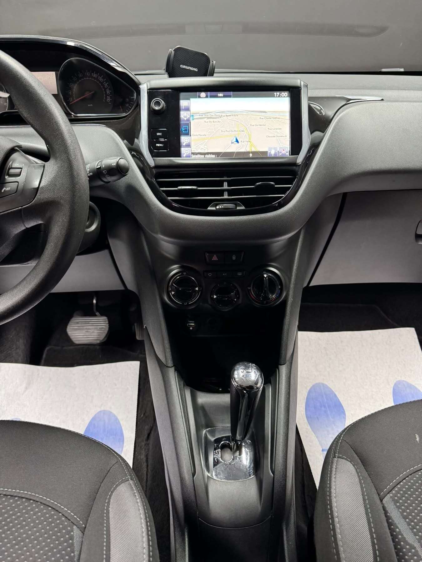 Peugeot 208 208 1.4 HDi "Boîte Auto" 12 mois de garantie**