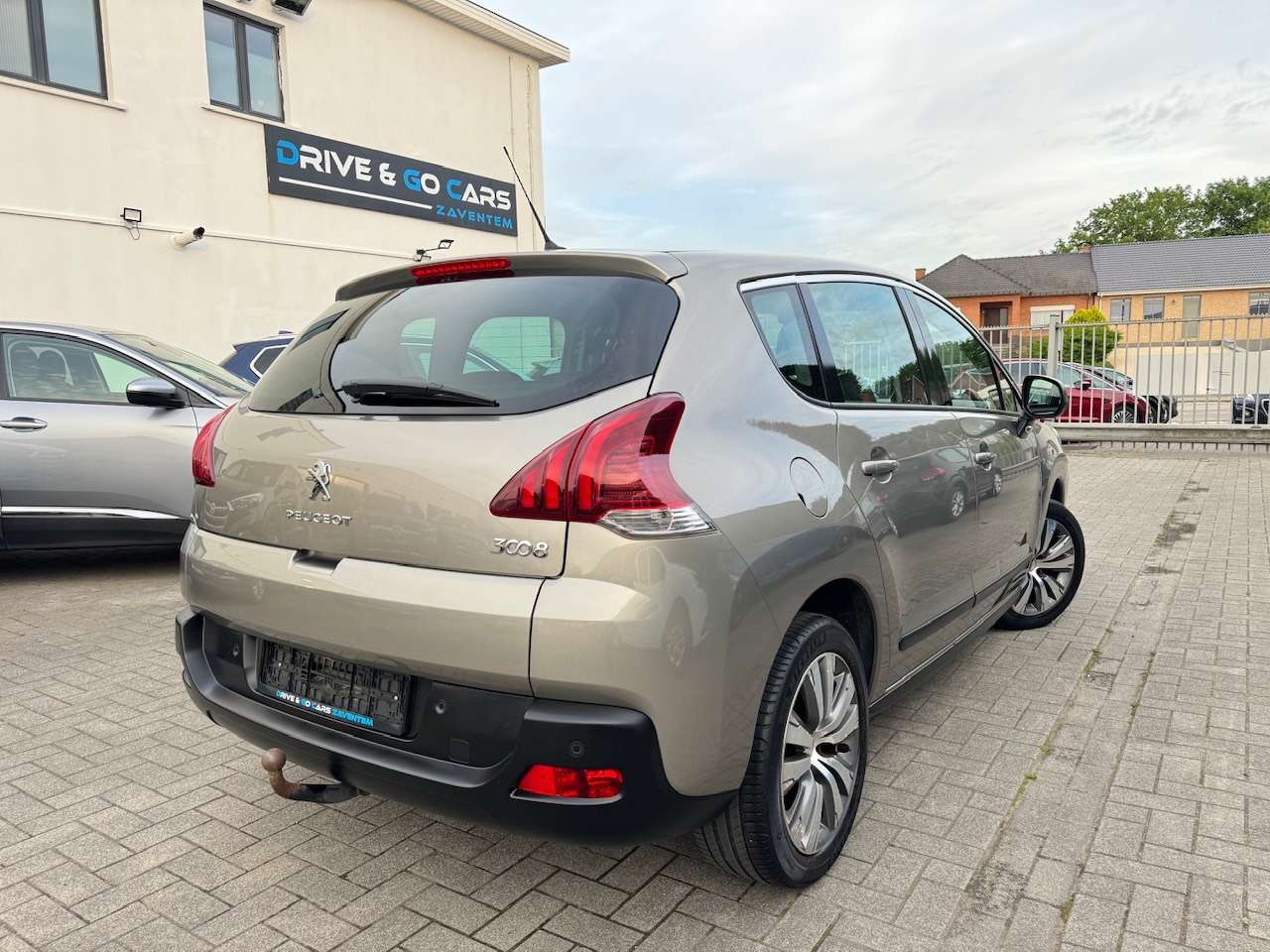 Peugeot 3008 1.6 e-HDi ** 1 JAAR GARANTIE ** !!
