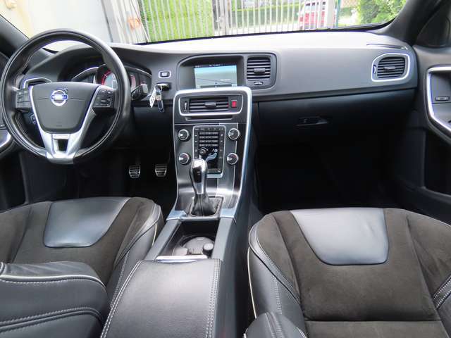 Volvo S60 S60 2.0 D2 Momentum R-Design