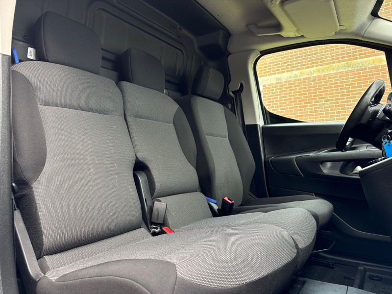 Peugeot PARTNER HDI 130CH EAT8 PACK PREMIUM CONNECT * 2023 * 1ERE MAIN