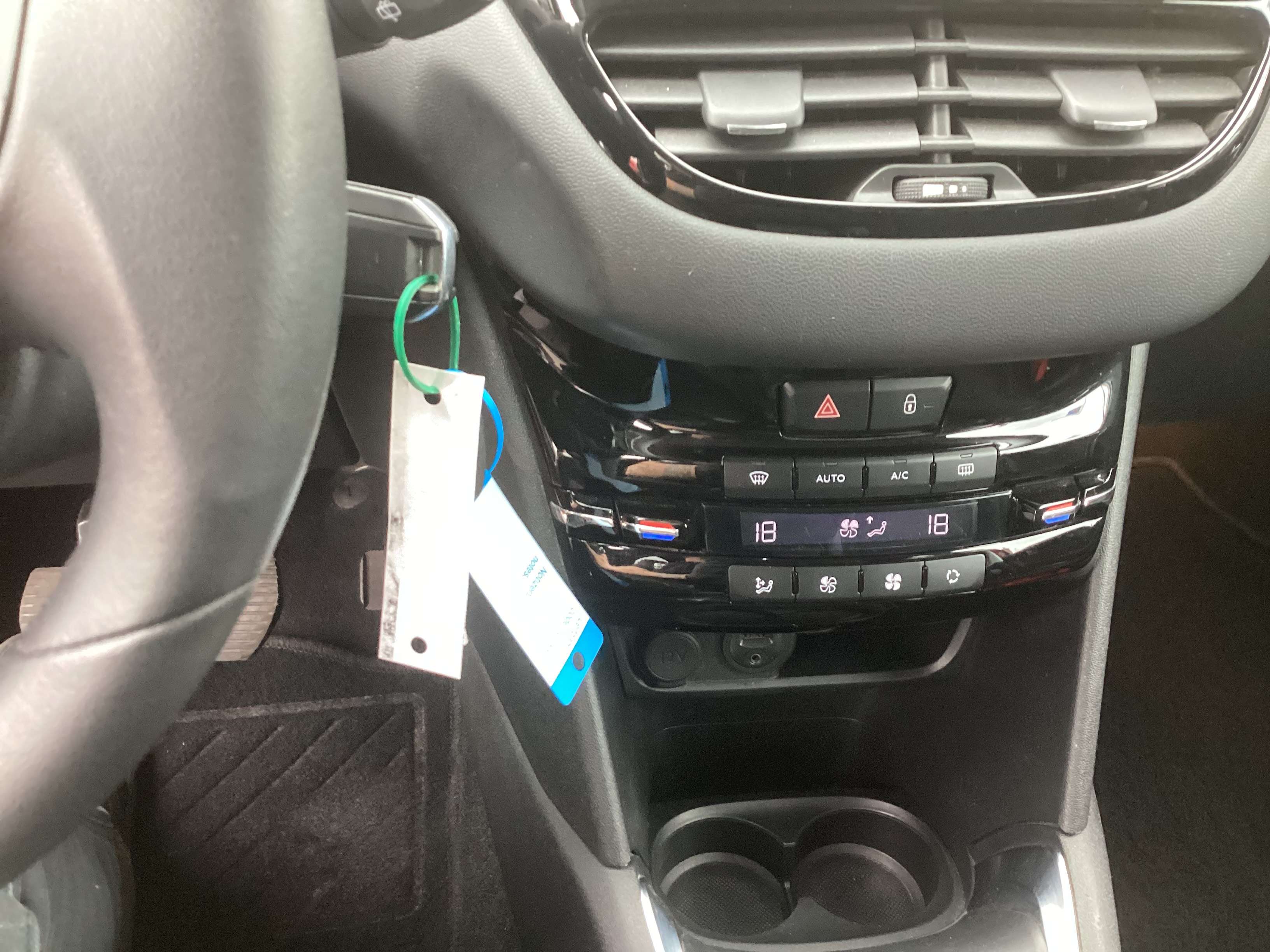 Peugeot 208 208 1.2i Style 65500KM🤩🤩🤩