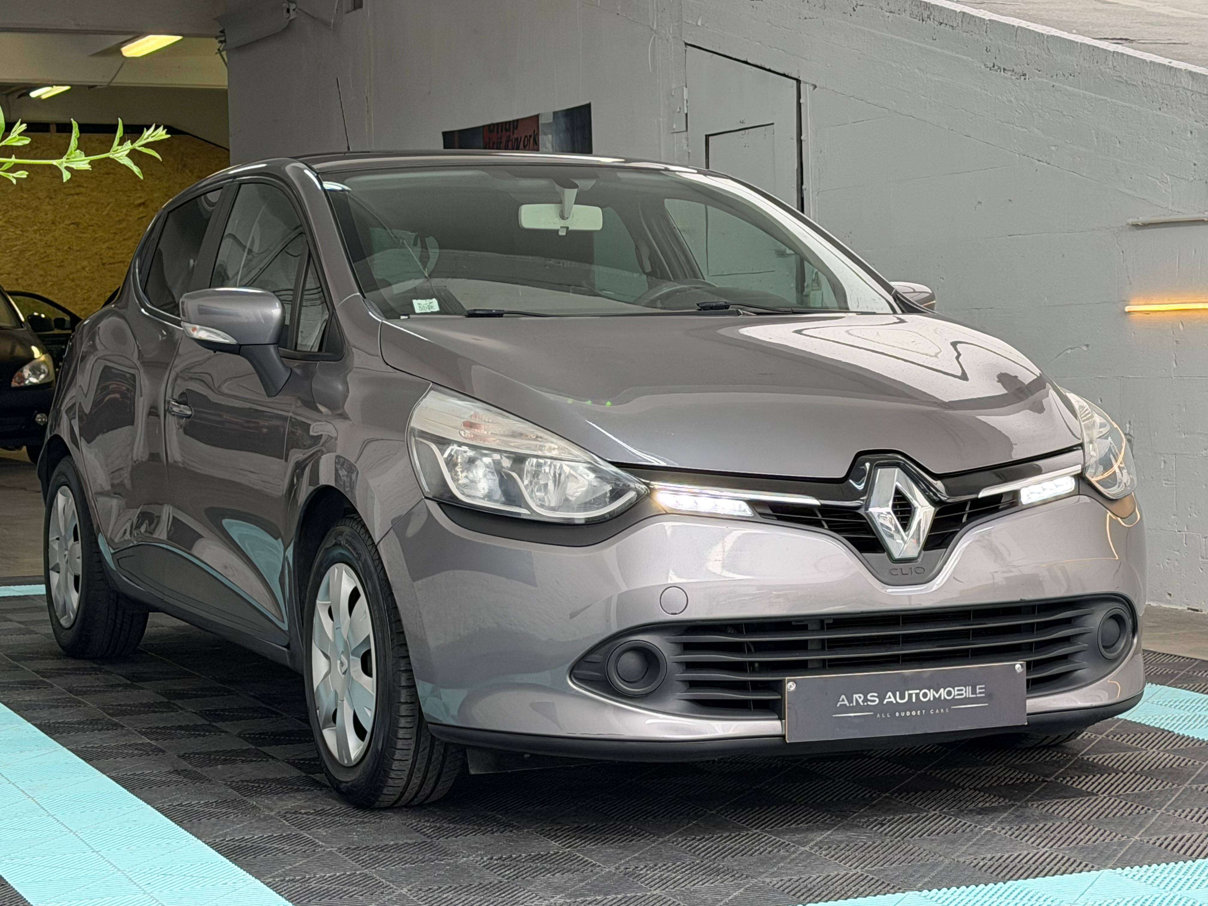 Renault Clio 1.2i Toit Panoramique - Led - Airco - Gps - Garantie 12mois