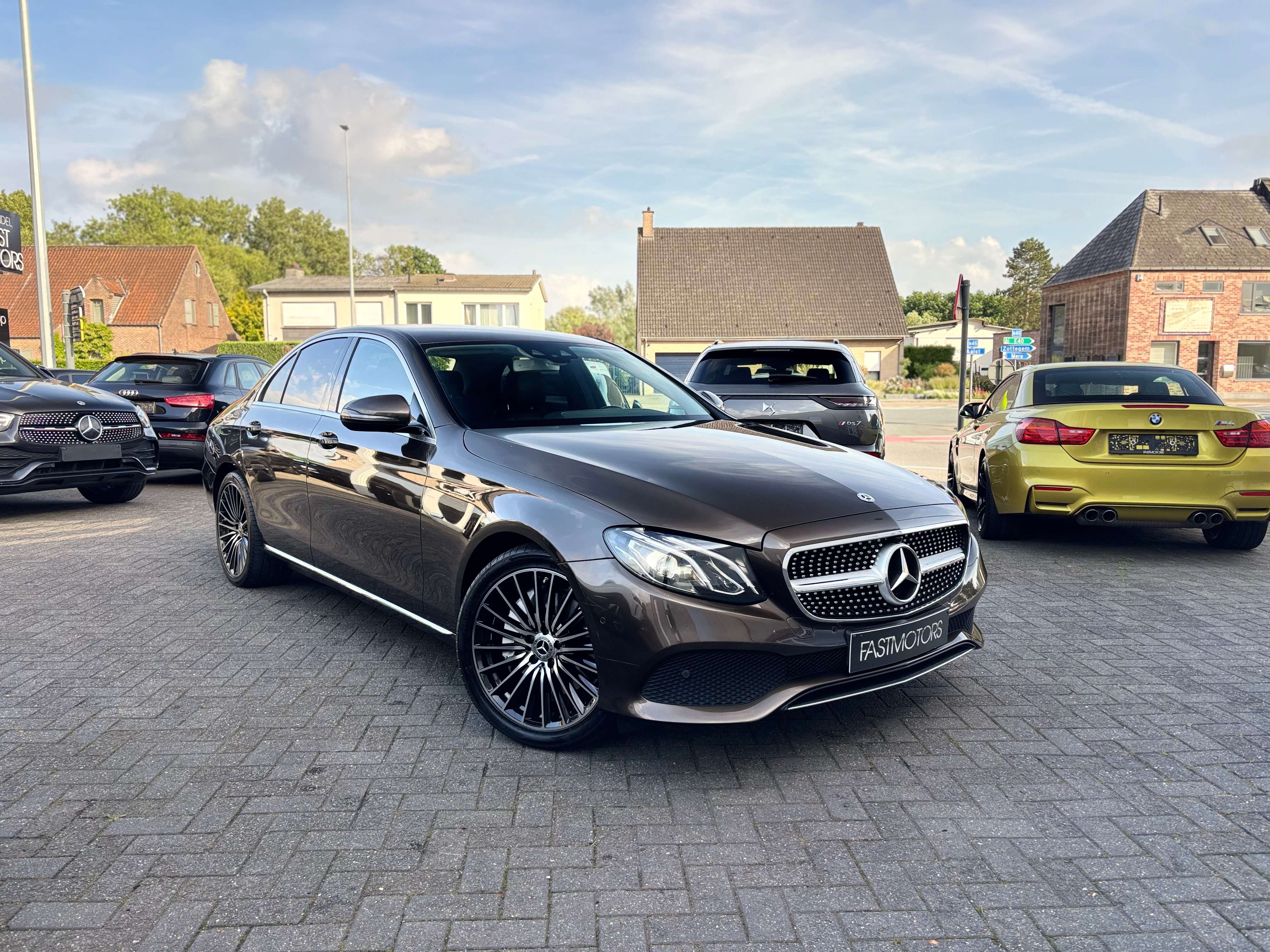 Mercedes-Benz E 350 E 350 e PHEV Ambient lights Virtual Cockpit Wide Screen Camera CarPlay Head Up 19 Inch