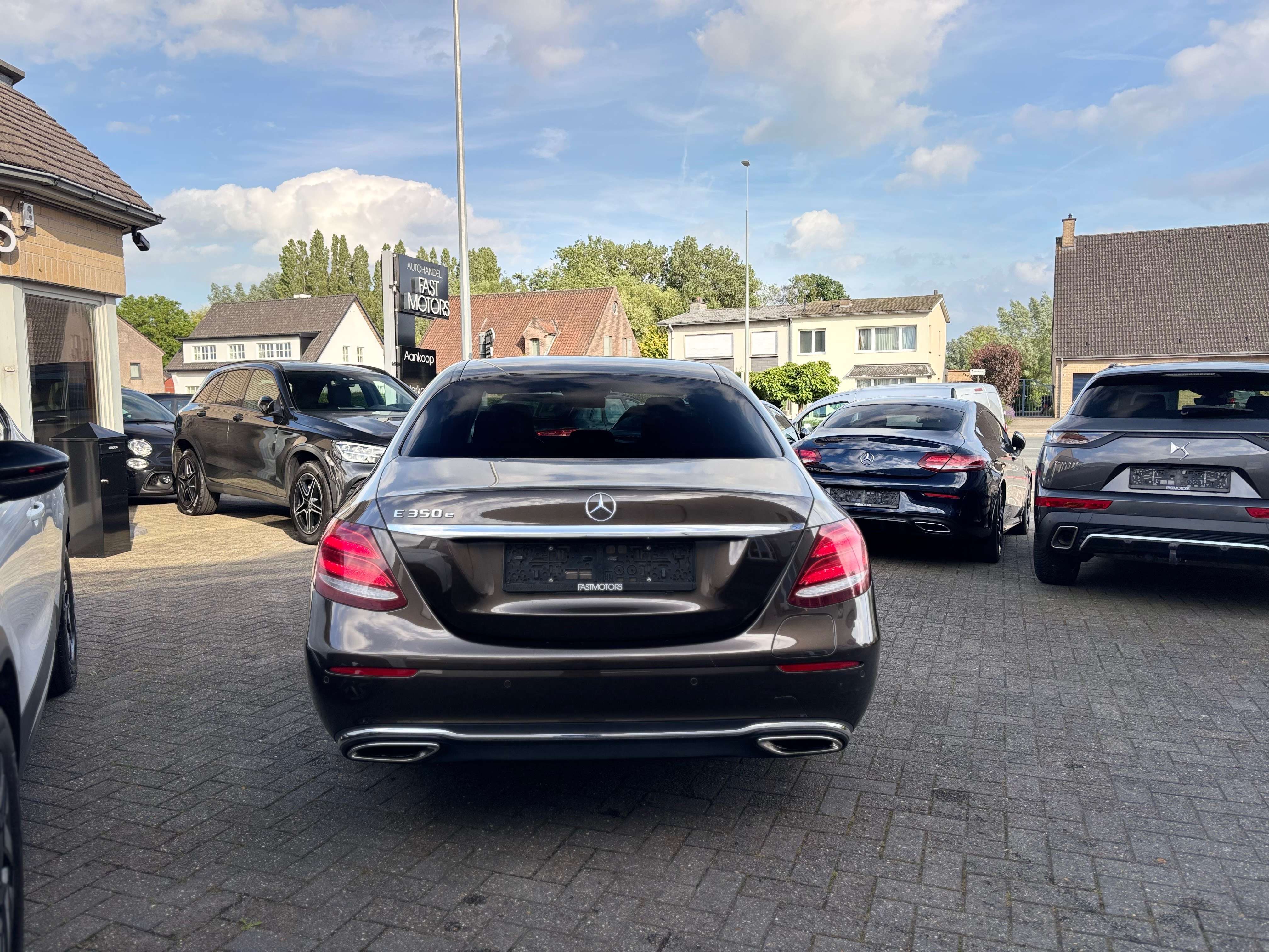 Mercedes-Benz E 350 E 350 e PHEV Ambient lights Virtual Cockpit Wide Screen Camera CarPlay Head Up 19 Inch