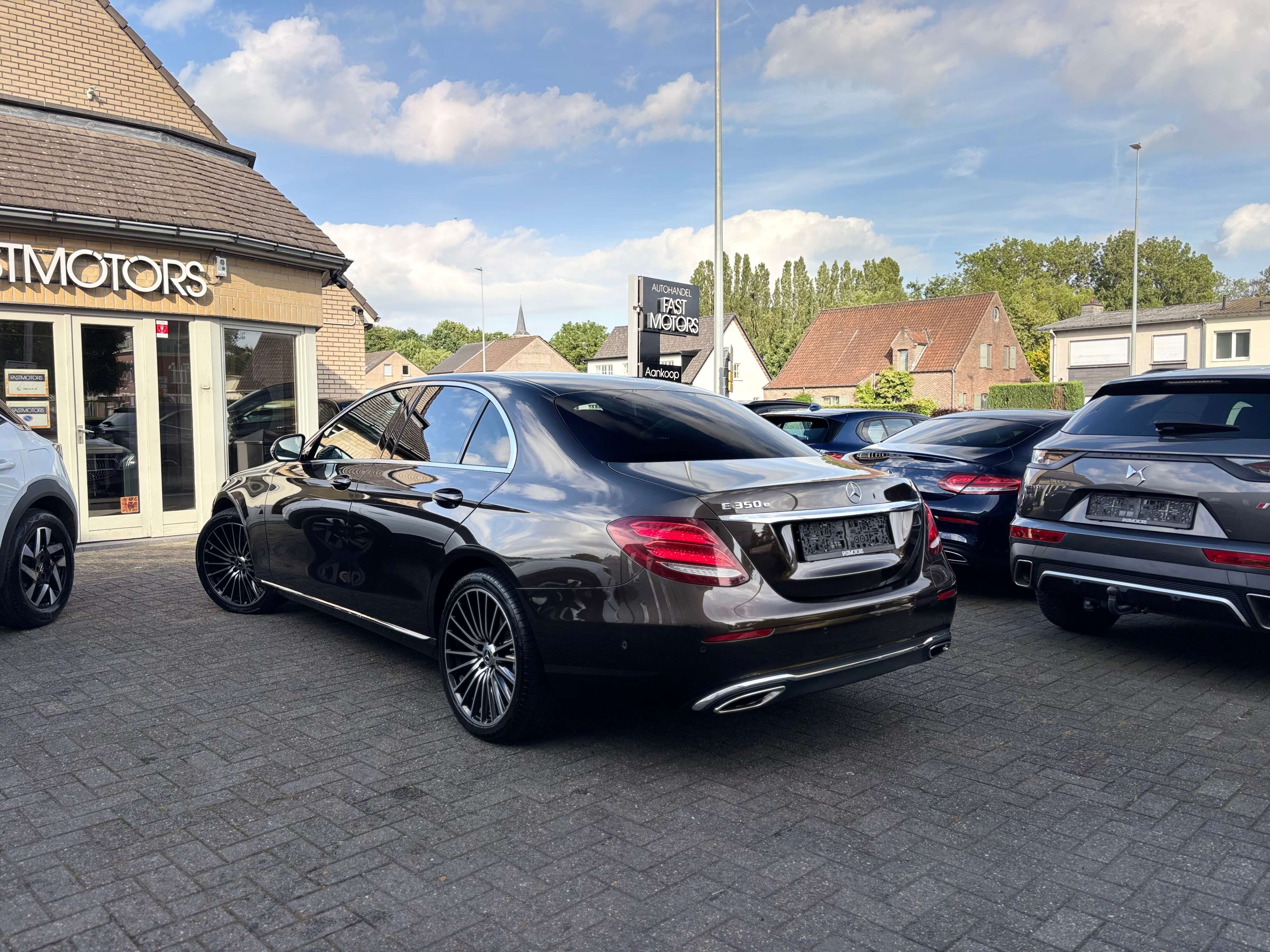 Mercedes-Benz E 350 E 350 e PHEV Ambient lights Virtual Cockpit Wide Screen Camera CarPlay Head Up 19 Inch