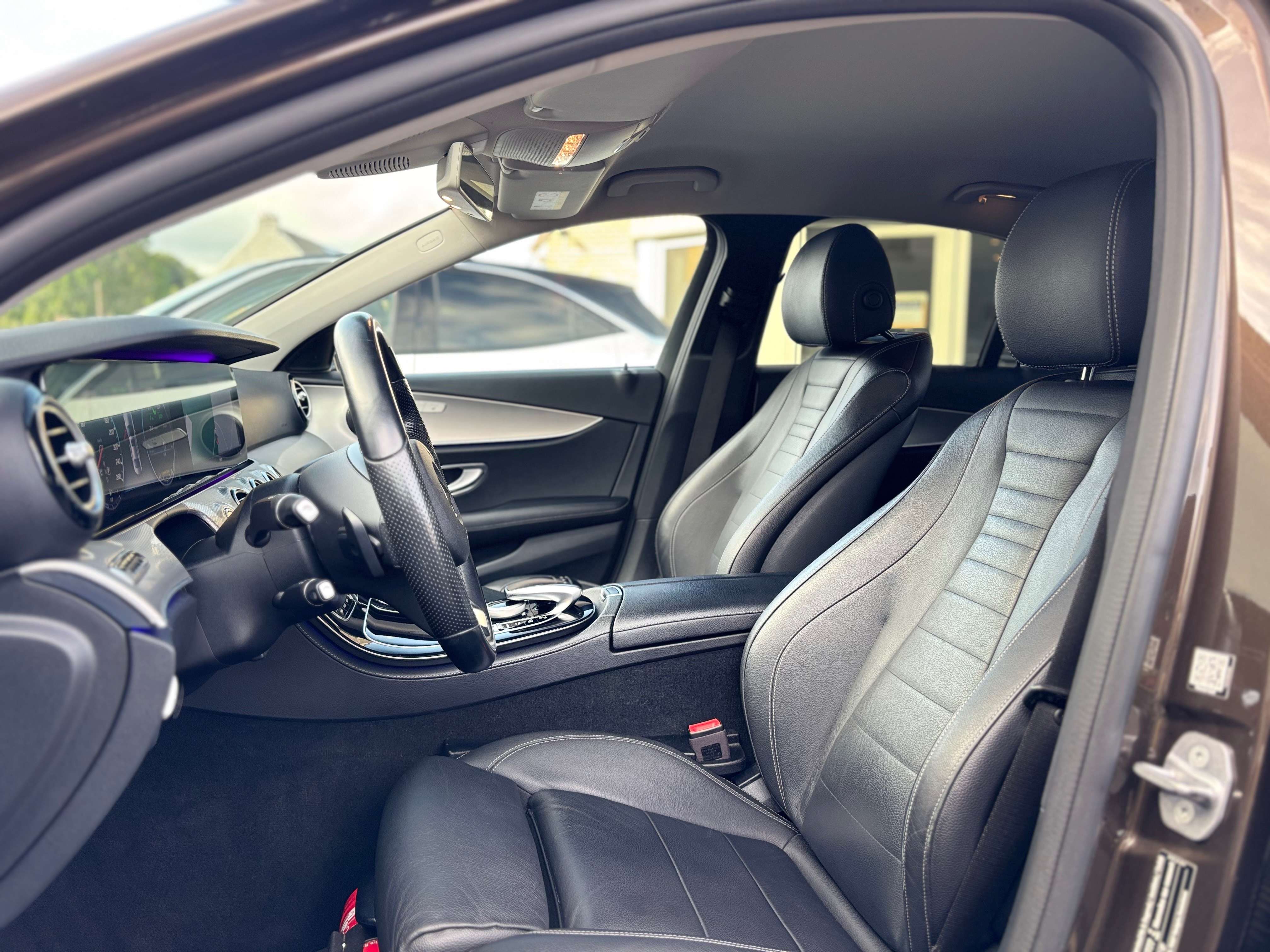 Mercedes-Benz E 350 E 350 e PHEV Ambient lights Virtual Cockpit Wide Screen Camera CarPlay Head Up 19 Inch