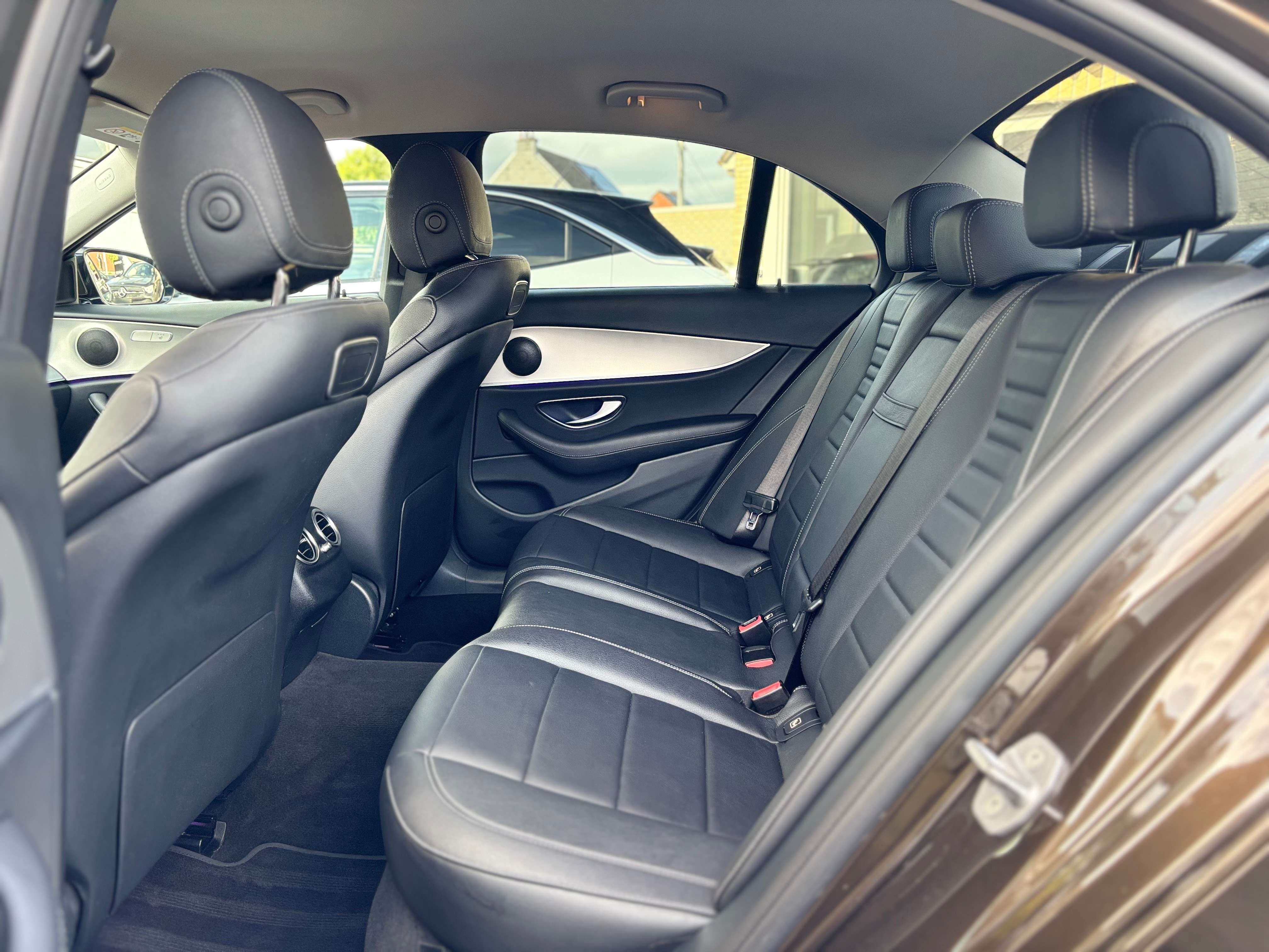 Mercedes-Benz E 350 E 350 e PHEV Ambient lights Virtual Cockpit Wide Screen Camera CarPlay Head Up 19 Inch