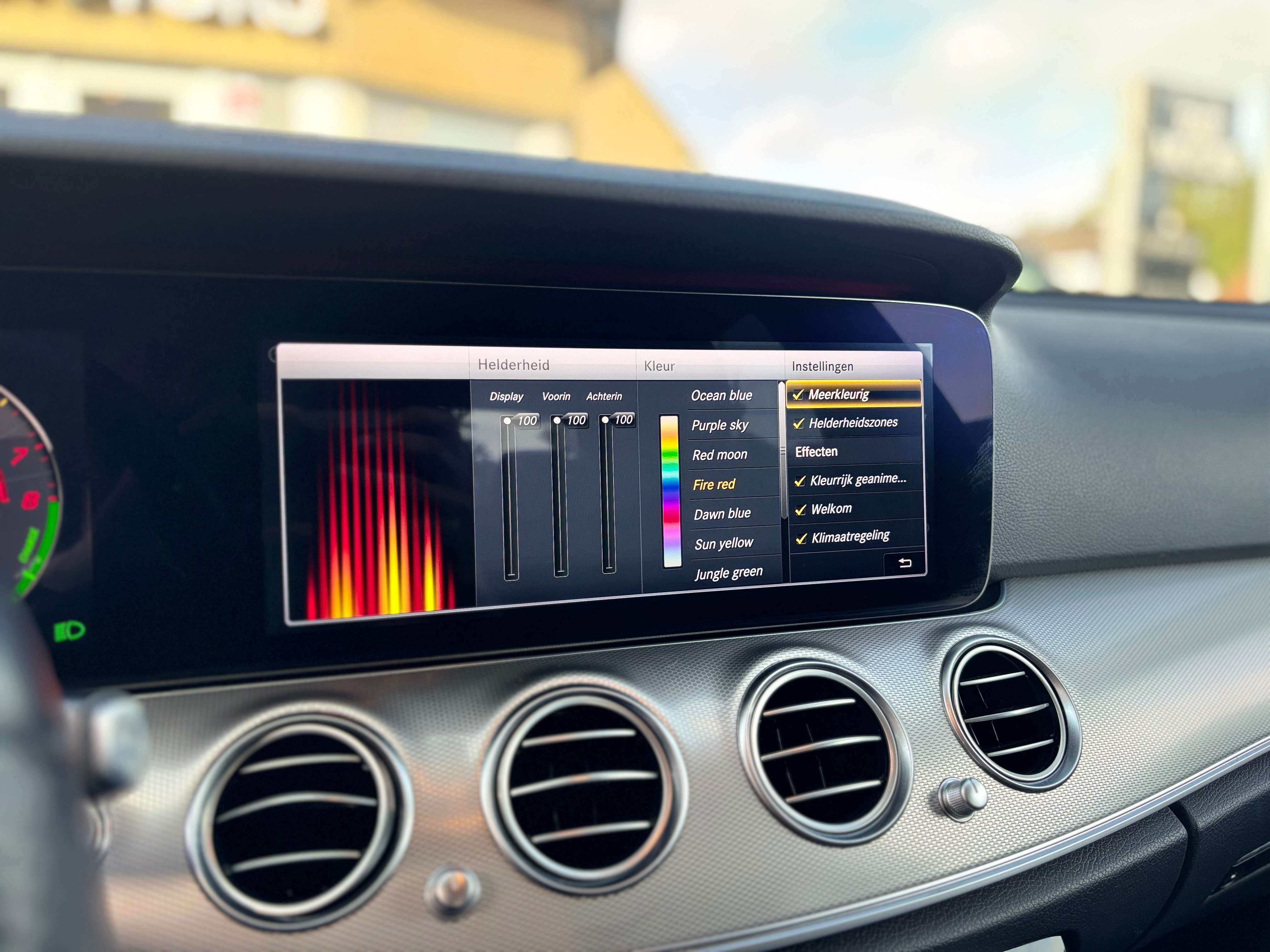 Mercedes-Benz E 350 E 350 e PHEV Ambient lights Virtual Cockpit Wide Screen Camera CarPlay Head Up 19 Inch