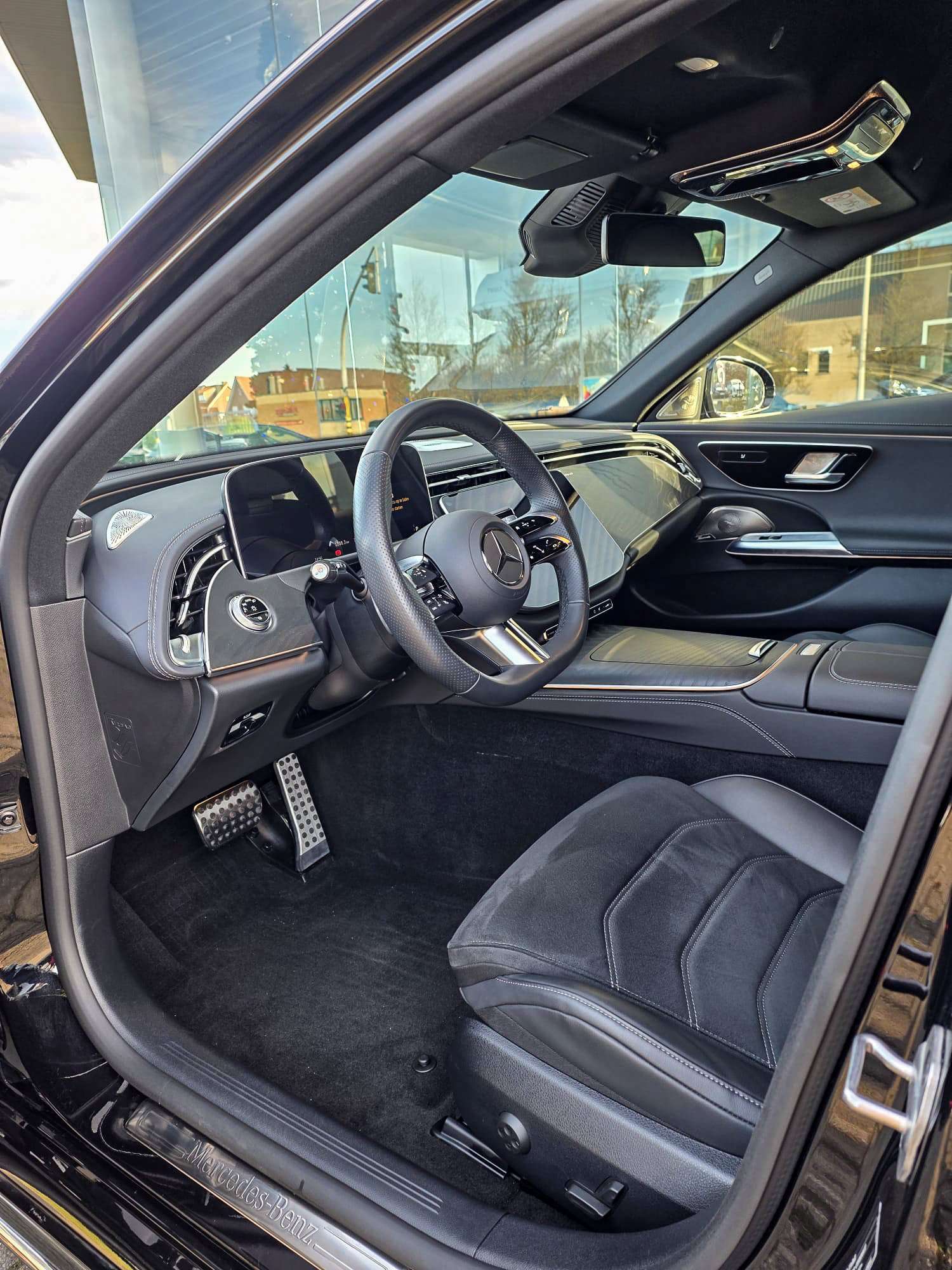Mercedes-Benz E 200 Hybrid AMG Adv/Burmester/Camera/Keyless/20m Gar
