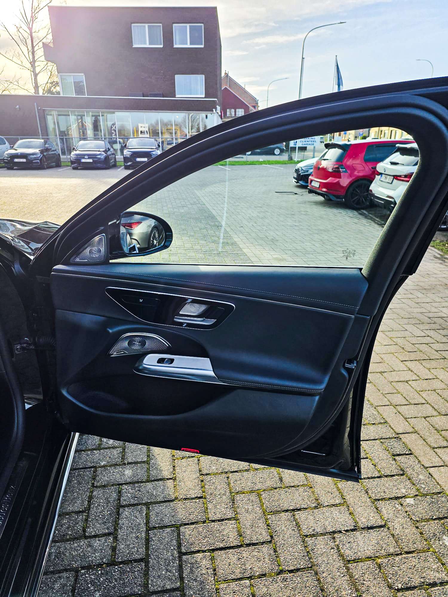 Mercedes-Benz E 200 Hybrid AMG Adv/Burmester/Camera/Keyless/20m Gar