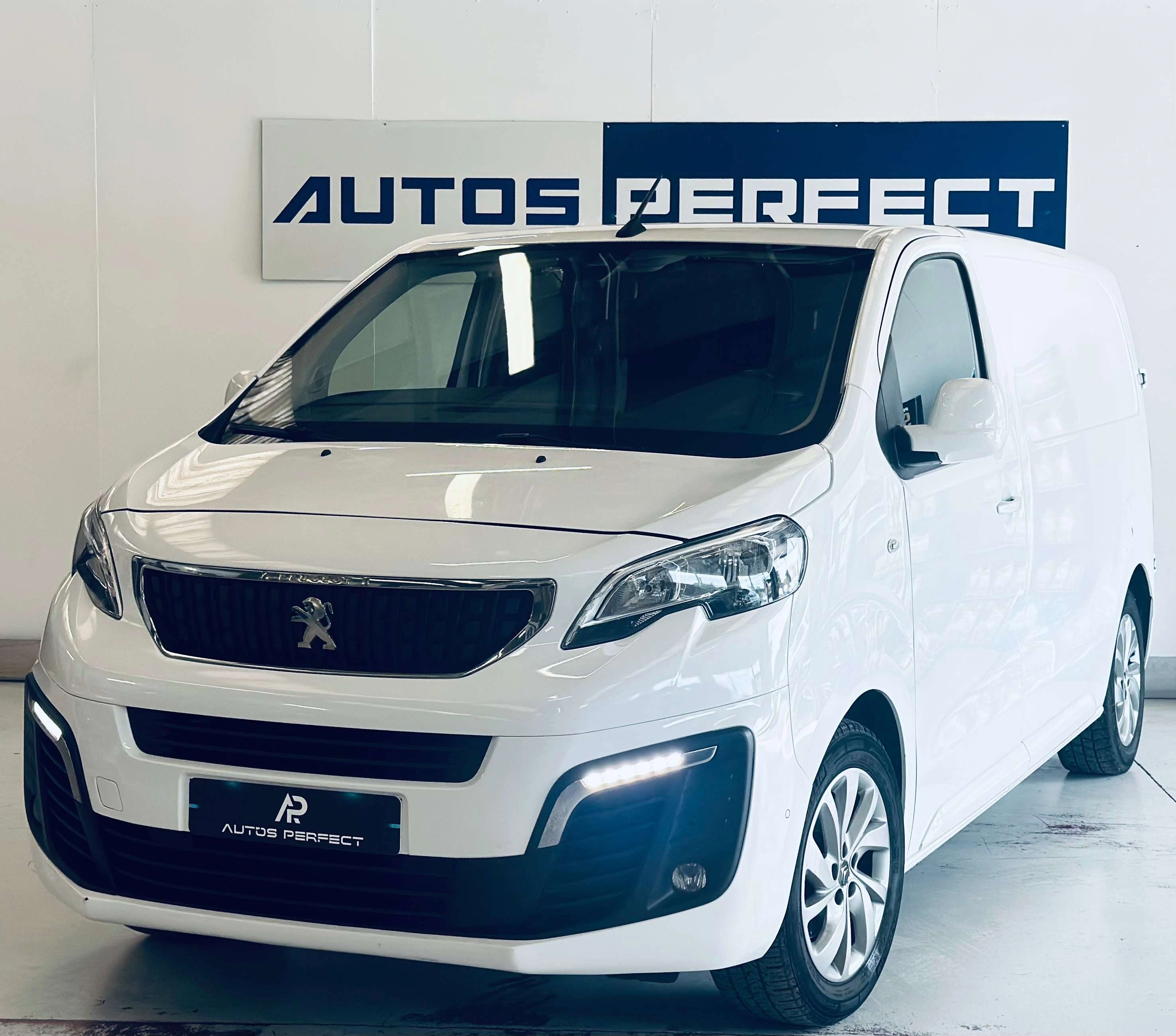 Peugeot Expert 2.0 BlueHDi L2 BOITE AUTO 3 PLACES PDC CAMERA NAVI CLIM