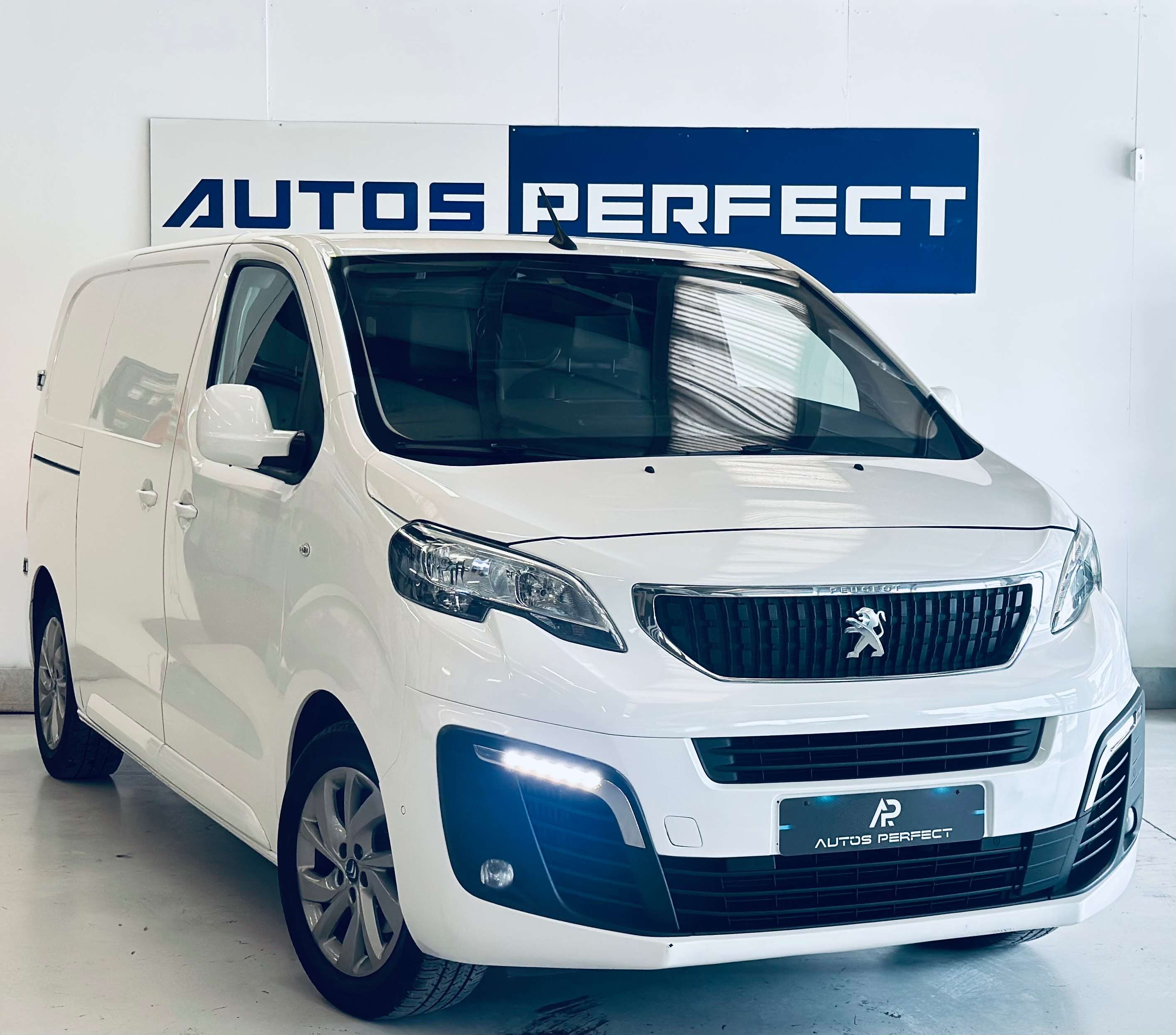 Peugeot Expert 2.0 BlueHDi L2 BOITE AUTO 3 PLACES PDC CAMERA NAVI CLIM