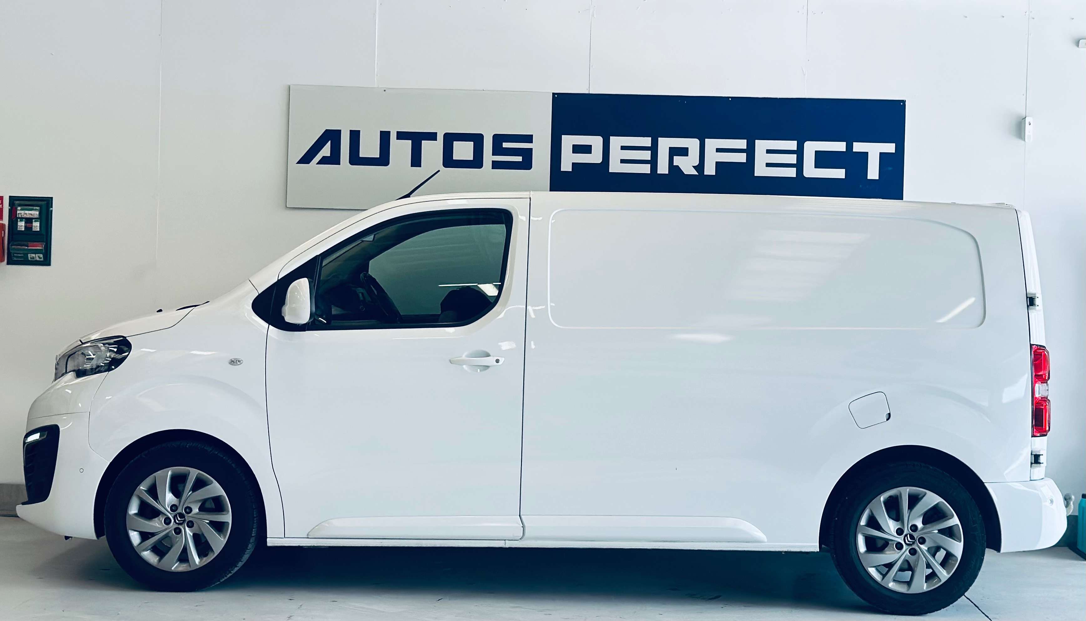Peugeot Expert 2.0 BlueHDi L2 BOITE AUTO 3 PLACES PDC CAMERA NAVI CLIM
