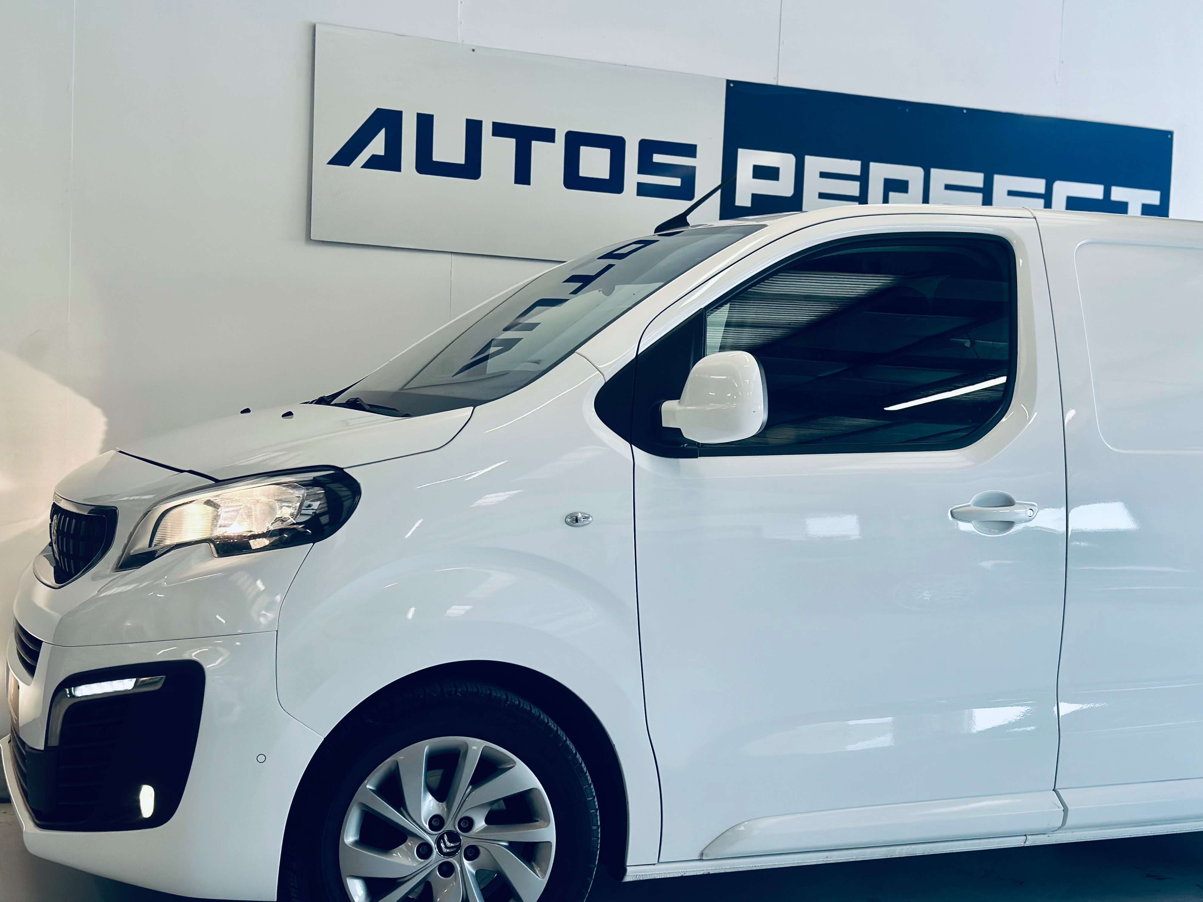 Peugeot Expert 2.0 BlueHDi L2 BOITE AUTO 3 PLACES PDC CAMERA NAVI CLIM