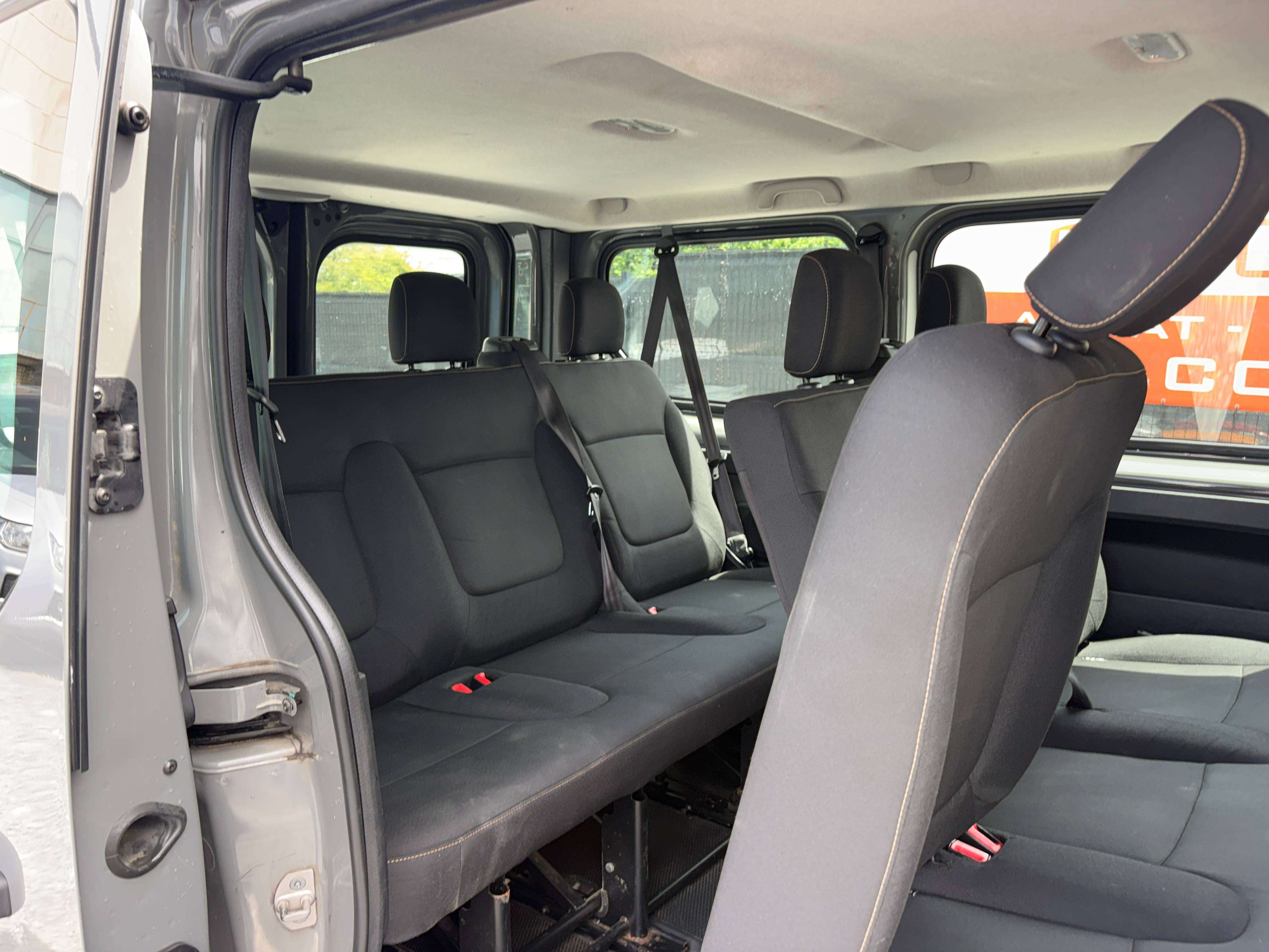Renault Trafic Passenger 1.6 dCi Energy Twin Turbo Luxe 9PL.