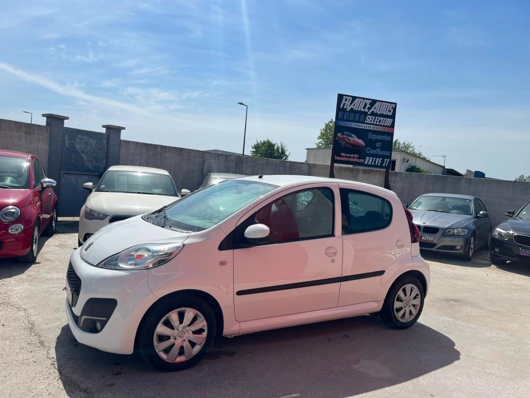 Peugeot 107 1.0i 68 CH BOITE AUTOMATIQUE 5 PORTES – ENTIÈREMENT RÉVISÉE & GARANTIE 12 MOIS