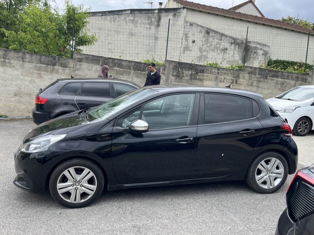 Peugeot 208 1.2i PureTech 12V S&S - 82 BERLINE Signature PHASE 2