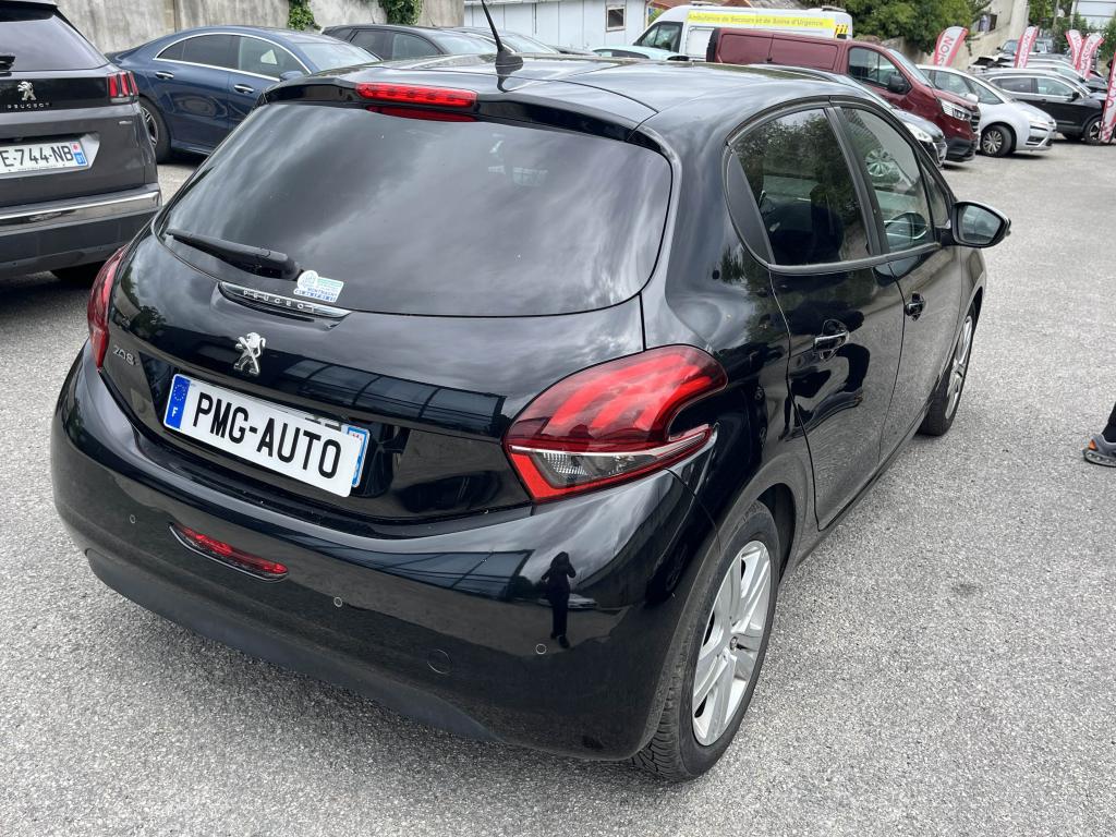 Peugeot 208 1.2i PureTech 12V S&S - 82 BERLINE Signature PHASE 2
