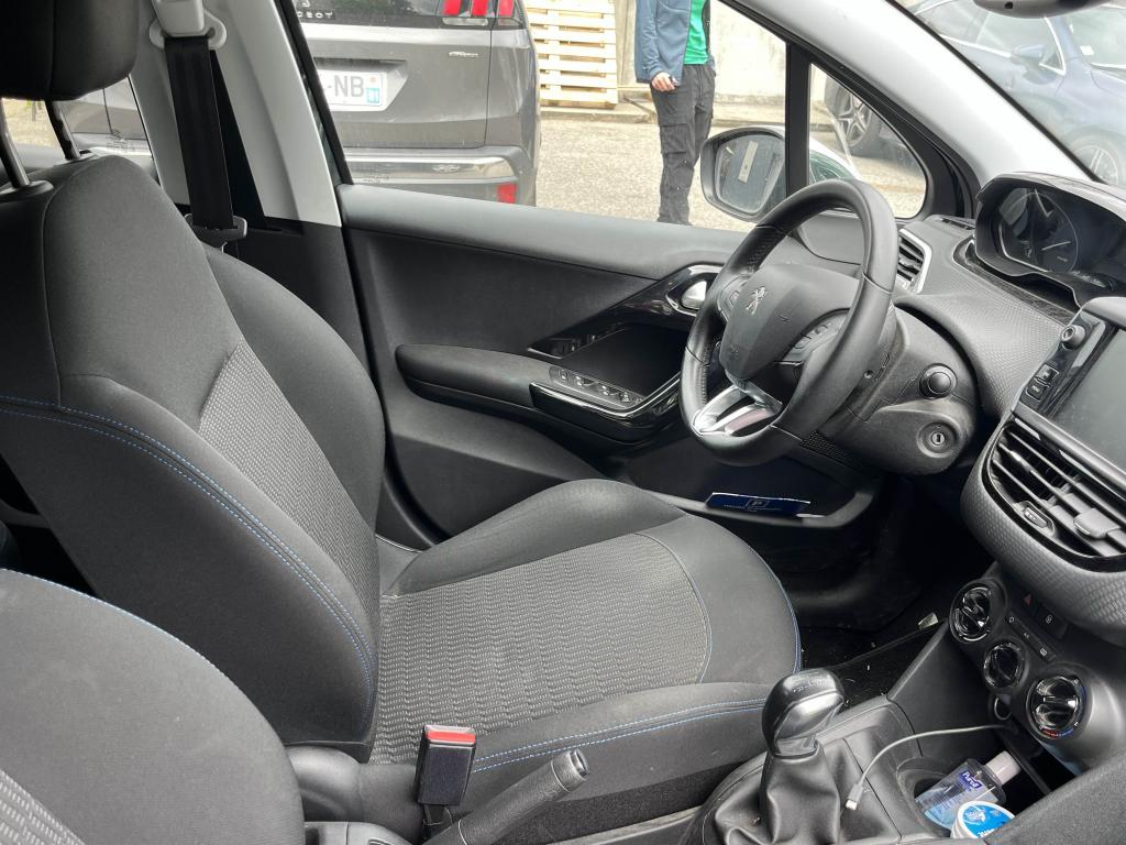 Peugeot 208 1.2i PureTech 12V S&S - 82 BERLINE Signature PHASE 2