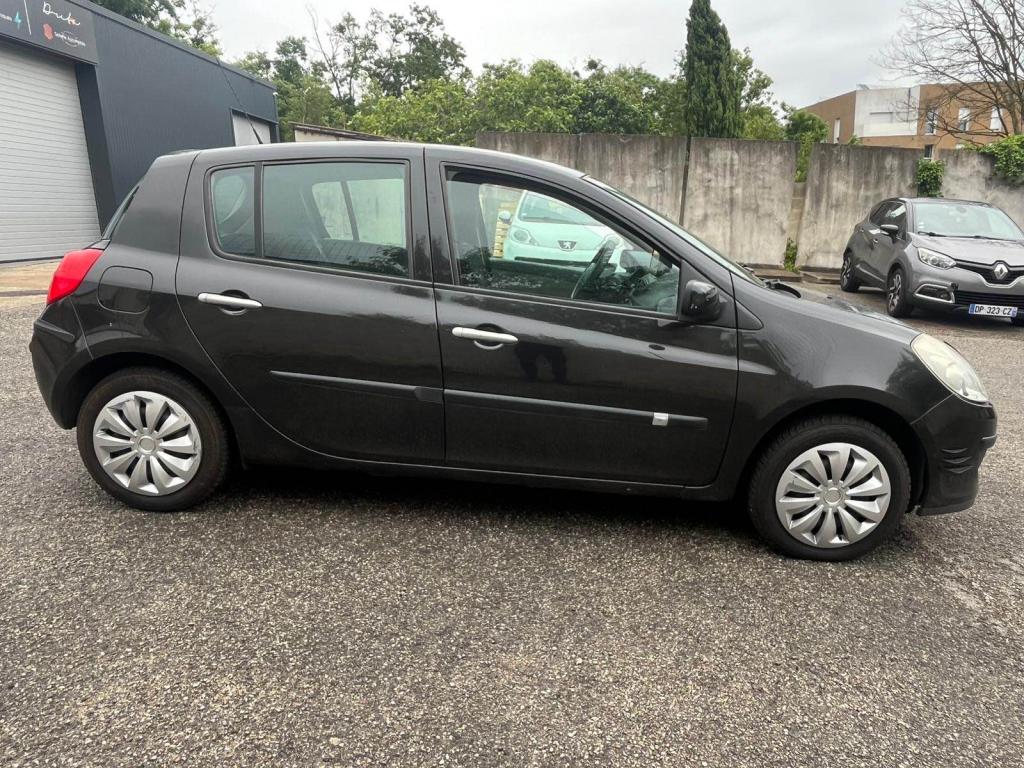 Renault Clio 1.2i 16V - 75 III BERLINE Authentique PHASE 1