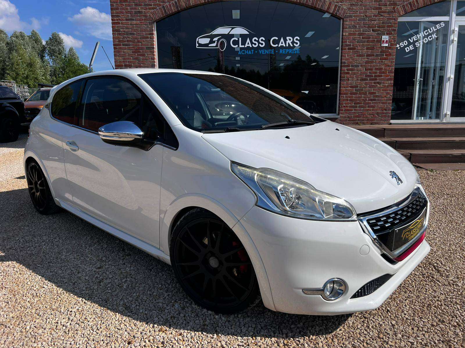 Peugeot 208 1.6i GTi 200 CV / NAVI / BLUETOOTH / SIÈGES CHAUFFANTS / CARNET COMPLET