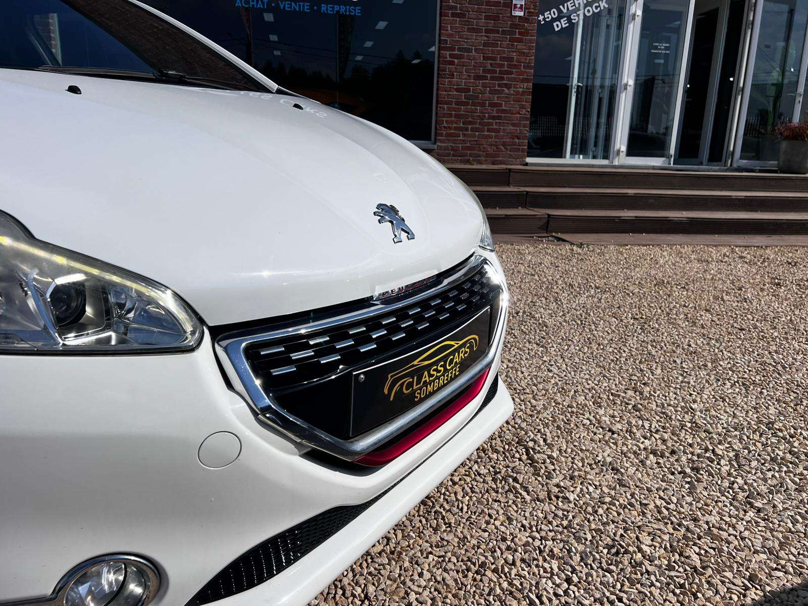 Peugeot 208 1.6i GTi 200 CV / NAVI / BLUETOOTH / SIÈGES CHAUFFANTS / CARNET COMPLET