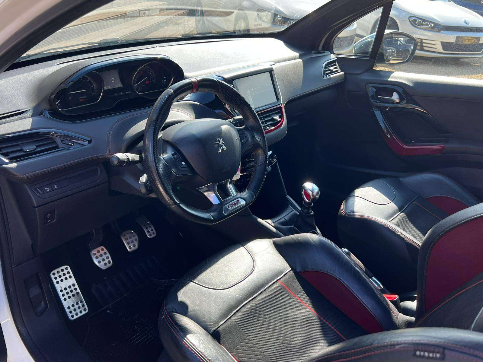 Peugeot 208 1.6i GTi 200 CV / NAVI / BLUETOOTH / SIÈGES CHAUFFANTS / CARNET COMPLET