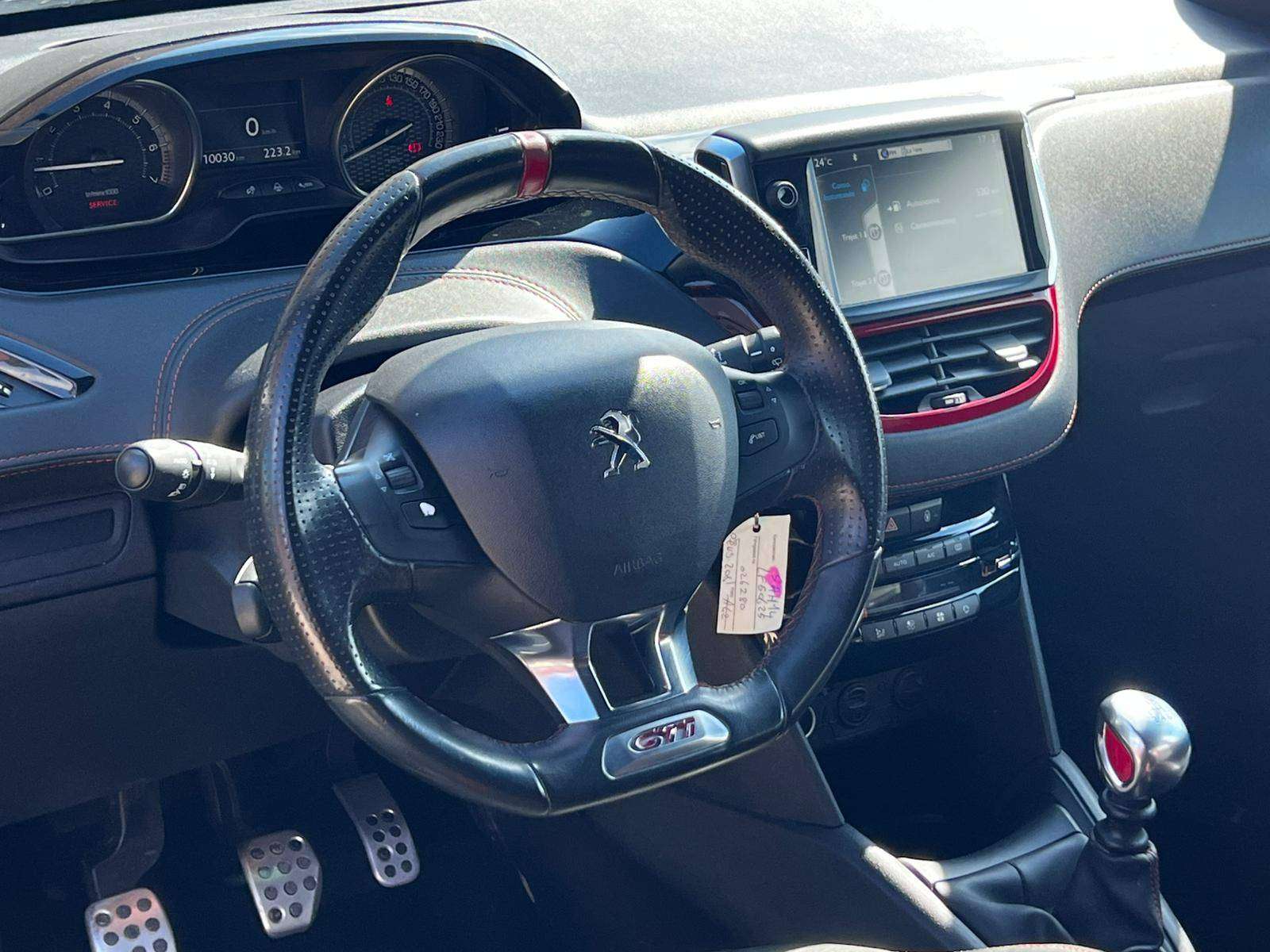 Peugeot 208 1.6i GTi 200 CV / NAVI / BLUETOOTH / SIÈGES CHAUFFANTS / CARNET COMPLET