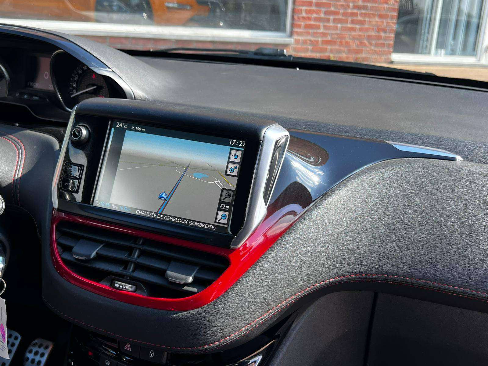 Peugeot 208 1.6i GTi 200 CV / NAVI / BLUETOOTH / SIÈGES CHAUFFANTS / CARNET COMPLET